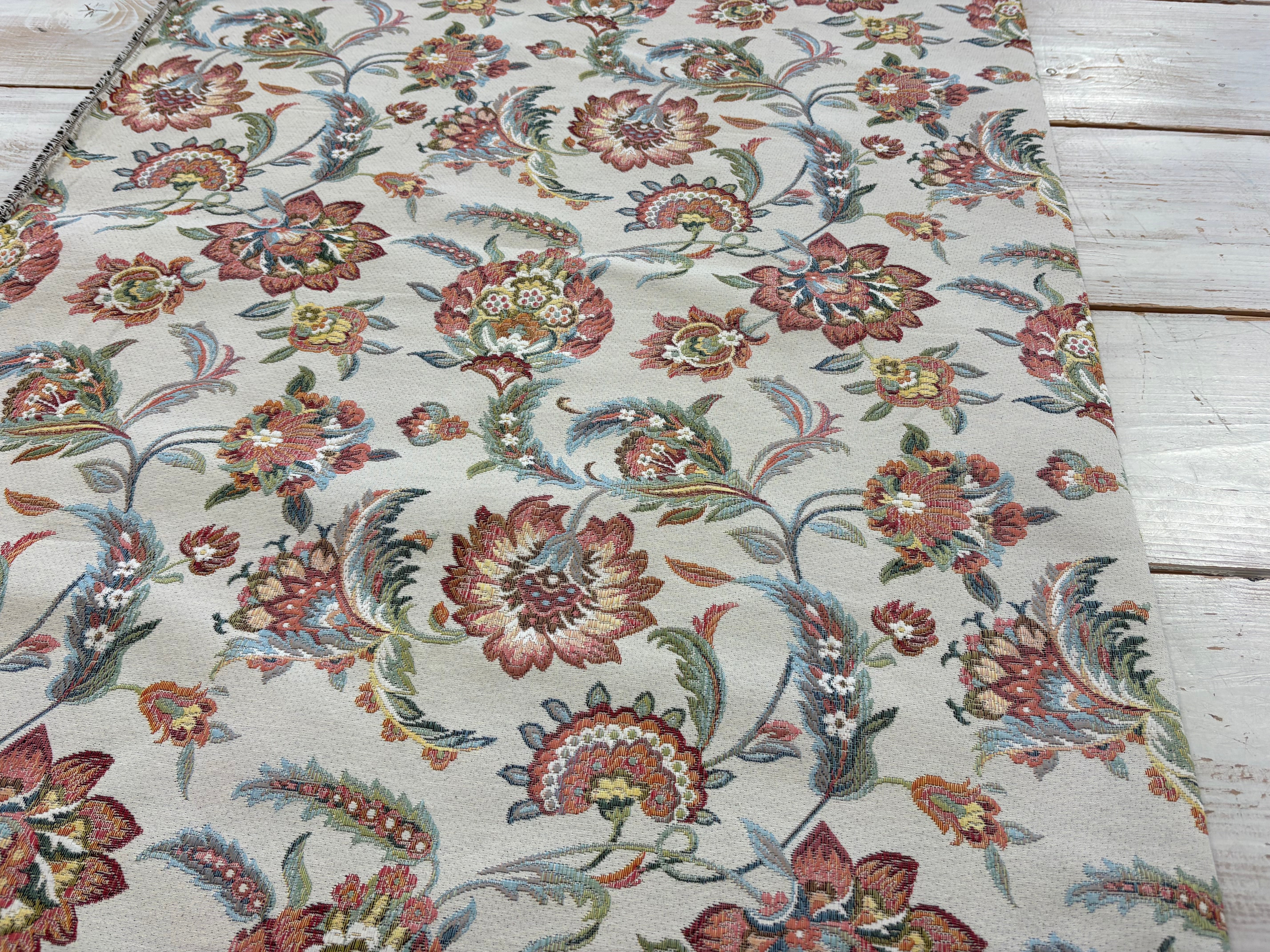 REM 19 - Tapestry style floral 100cm x 140cm (RRP - £19.50pm)
