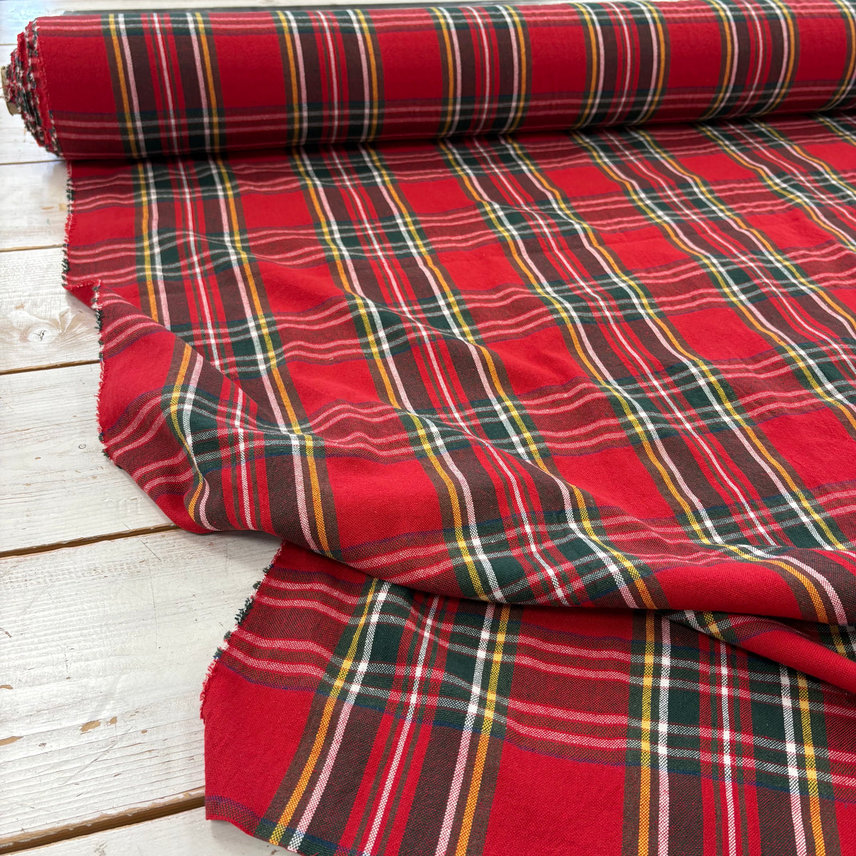 H442 Claude Rustic woven Tartan Red Green