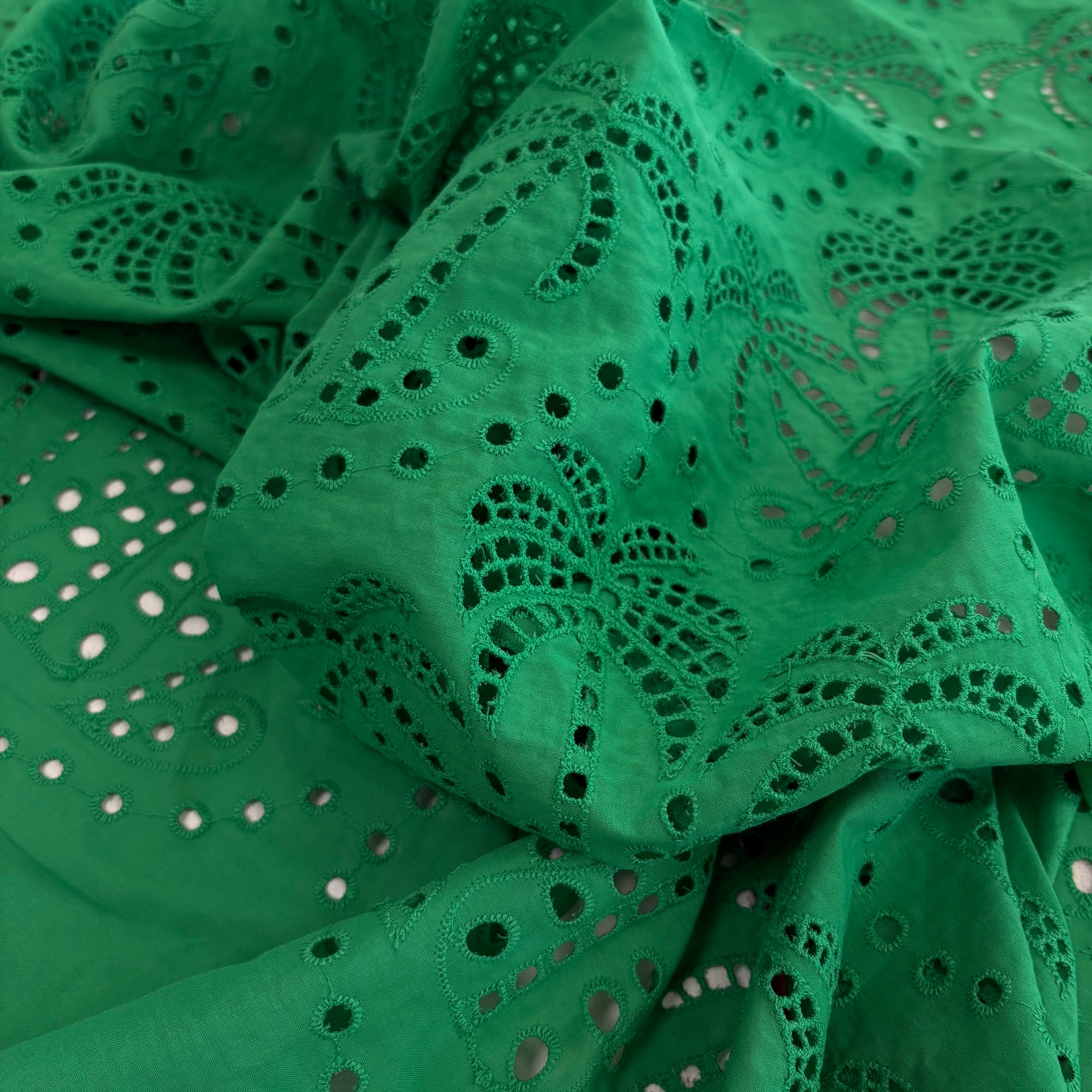 P141 Palm tree cotton Broderie anglaise Emerald