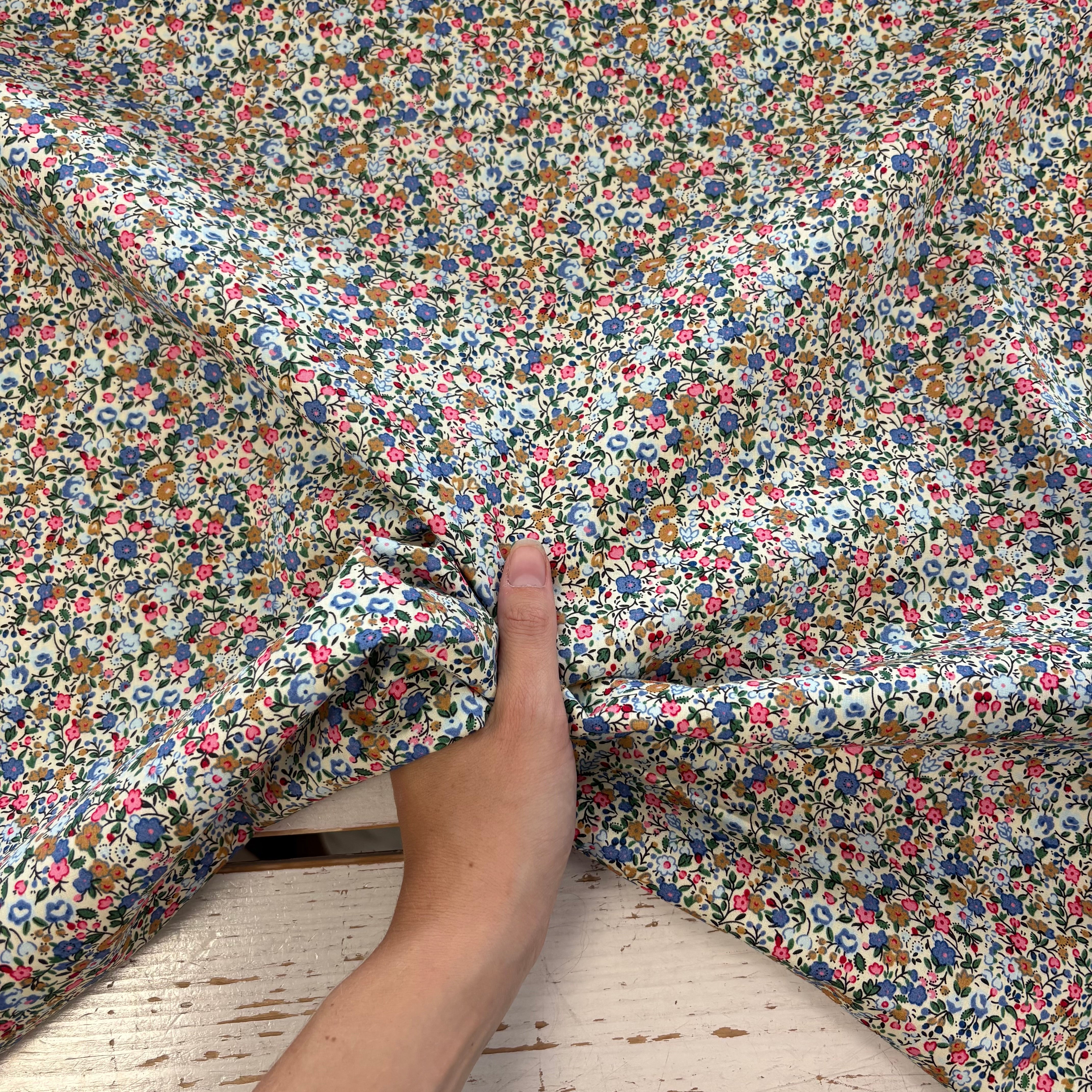 C854 Dainty floral cotton poplin