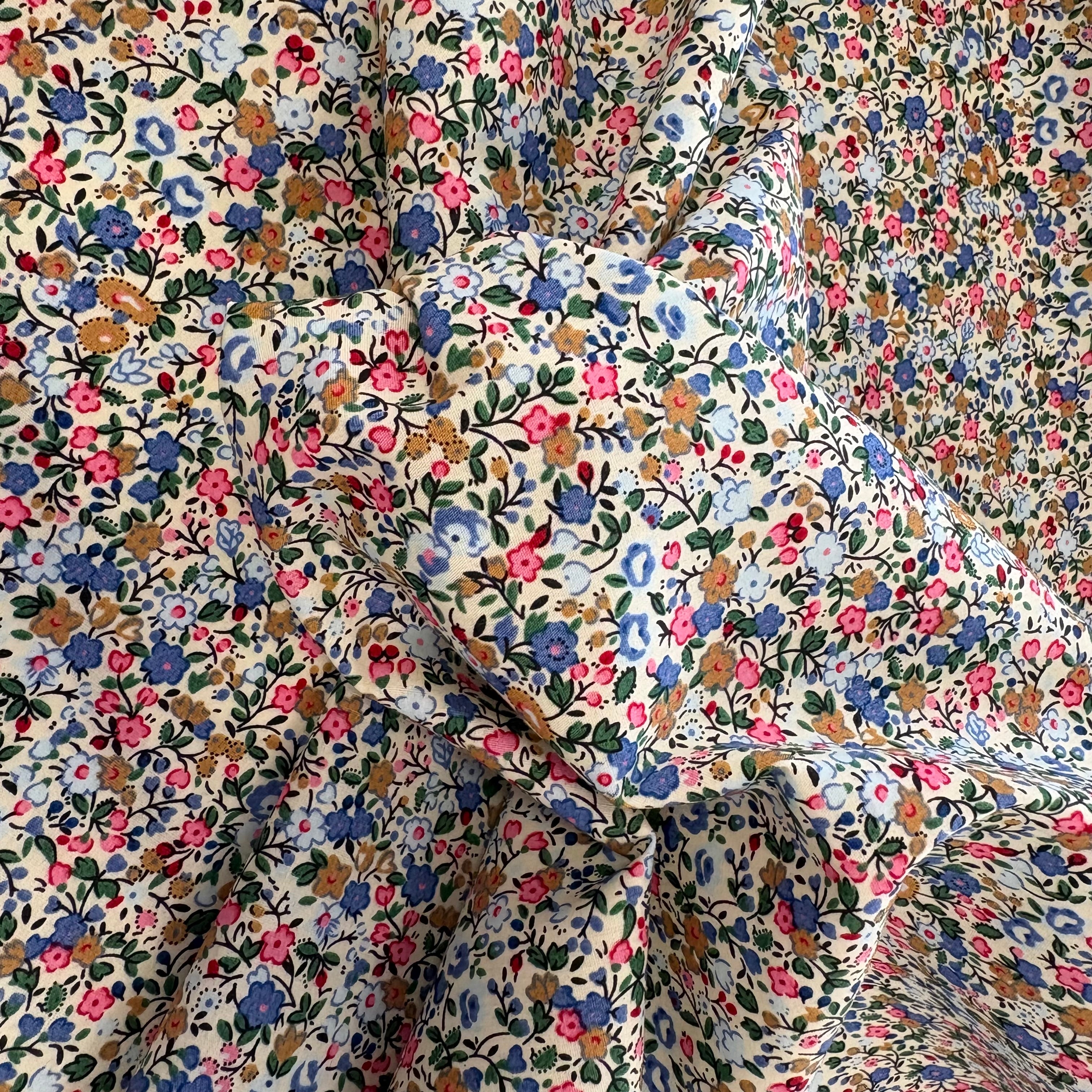 C854 Dainty floral cotton poplin