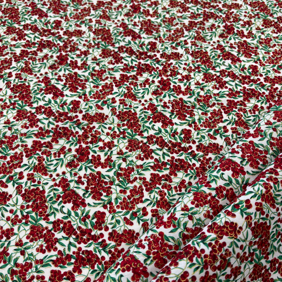 C865 Christmas berries cotton