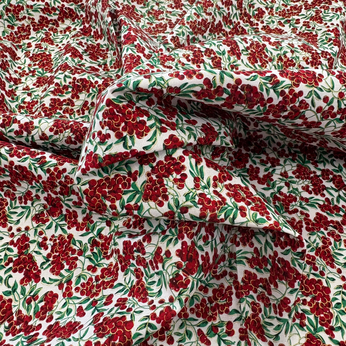 C865 Christmas berries cotton