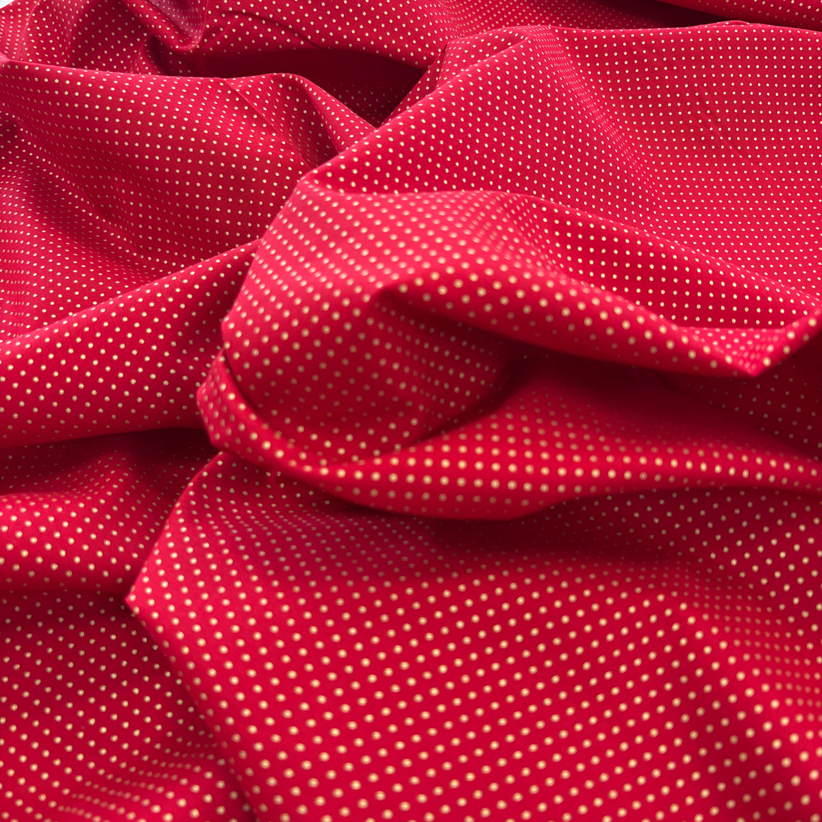 C867 Christmas spots red gold