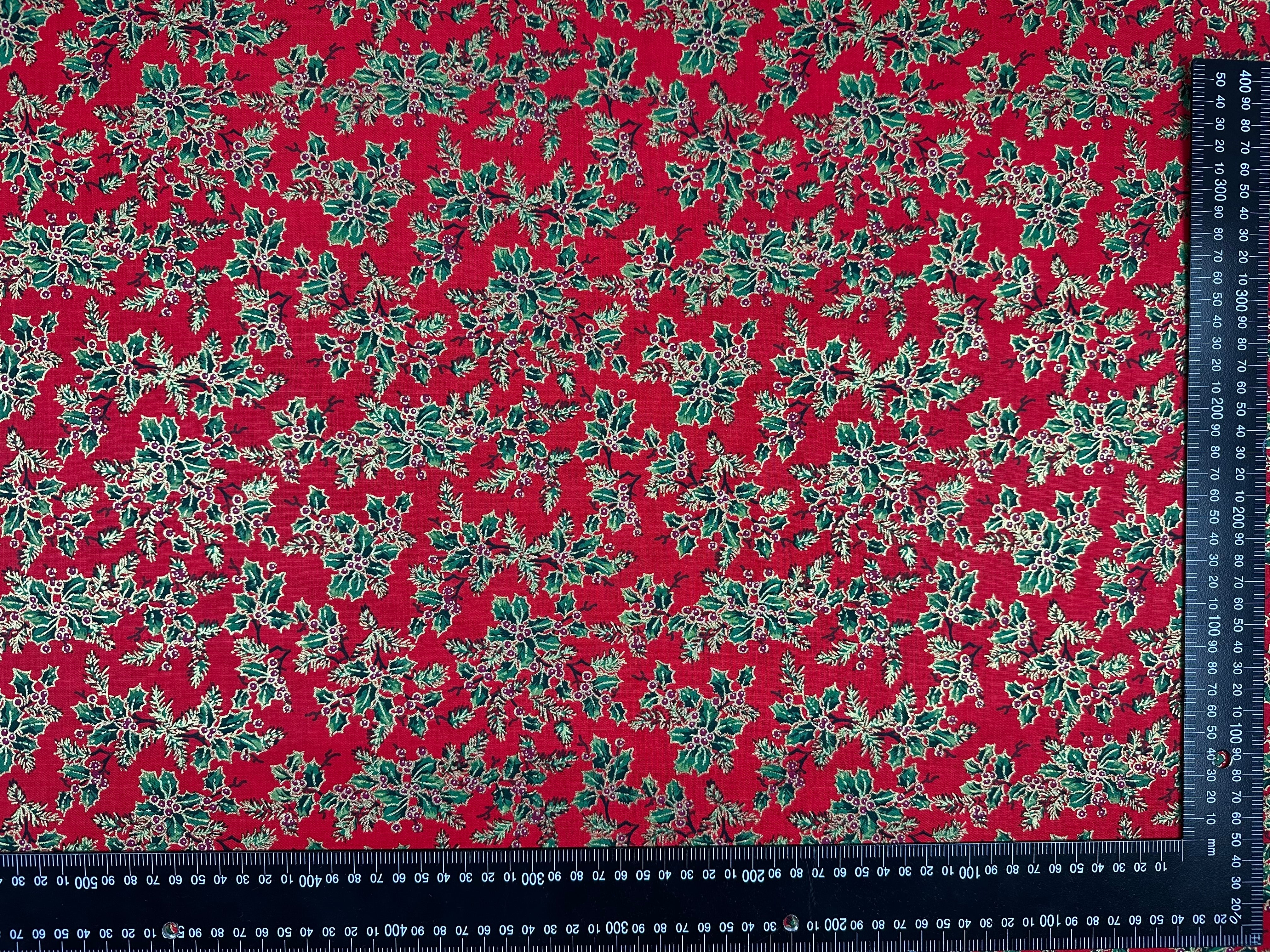 C829 Holly Bush Metallic Red