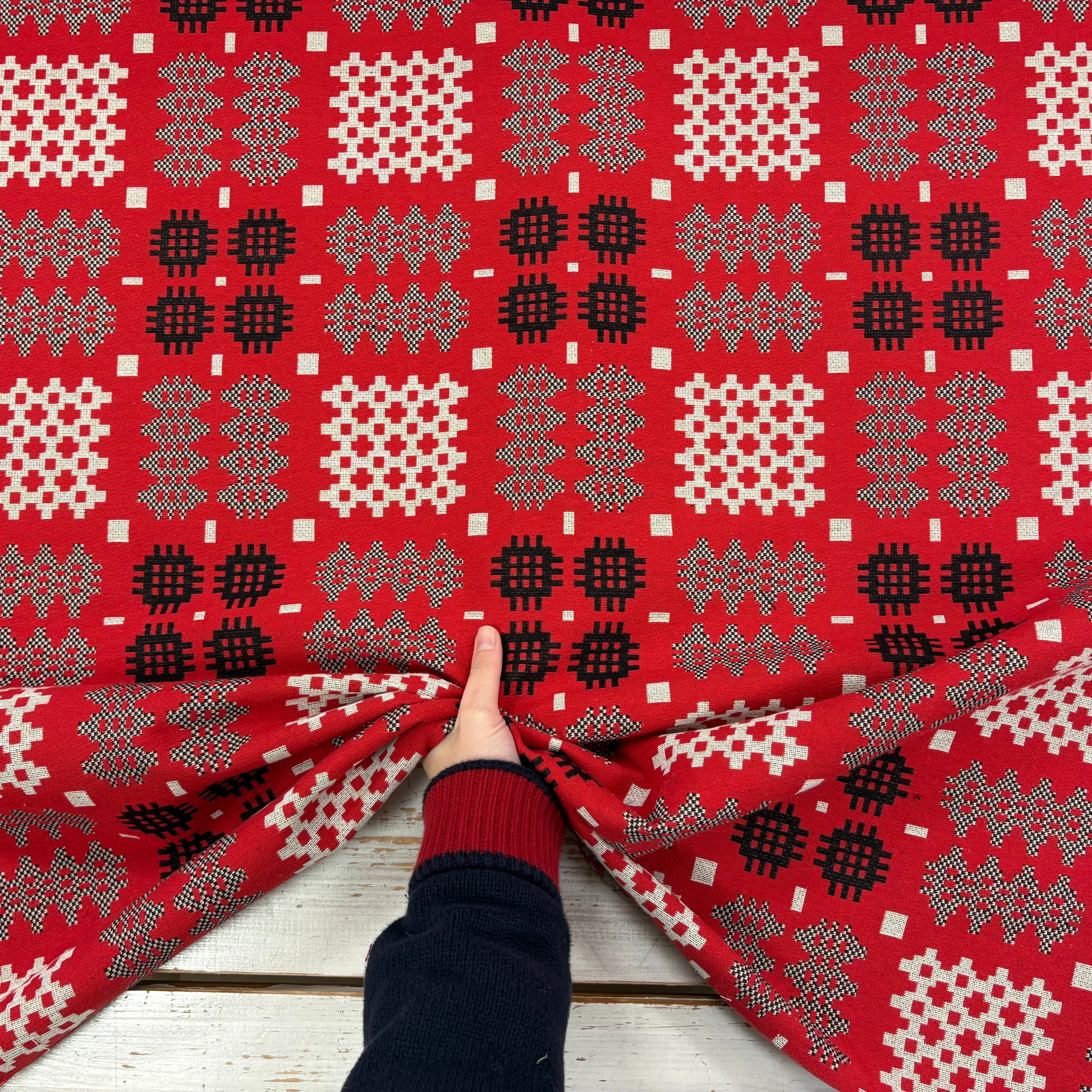 S301 Welsh Blanket Tapestry Dragon Red