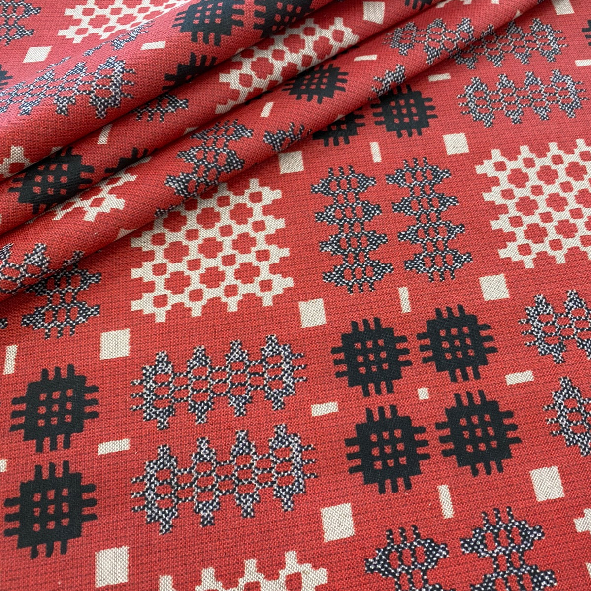 S48 Welsh Blanket Oilcloth Red Wipeable Tablecloth Fabric Folded