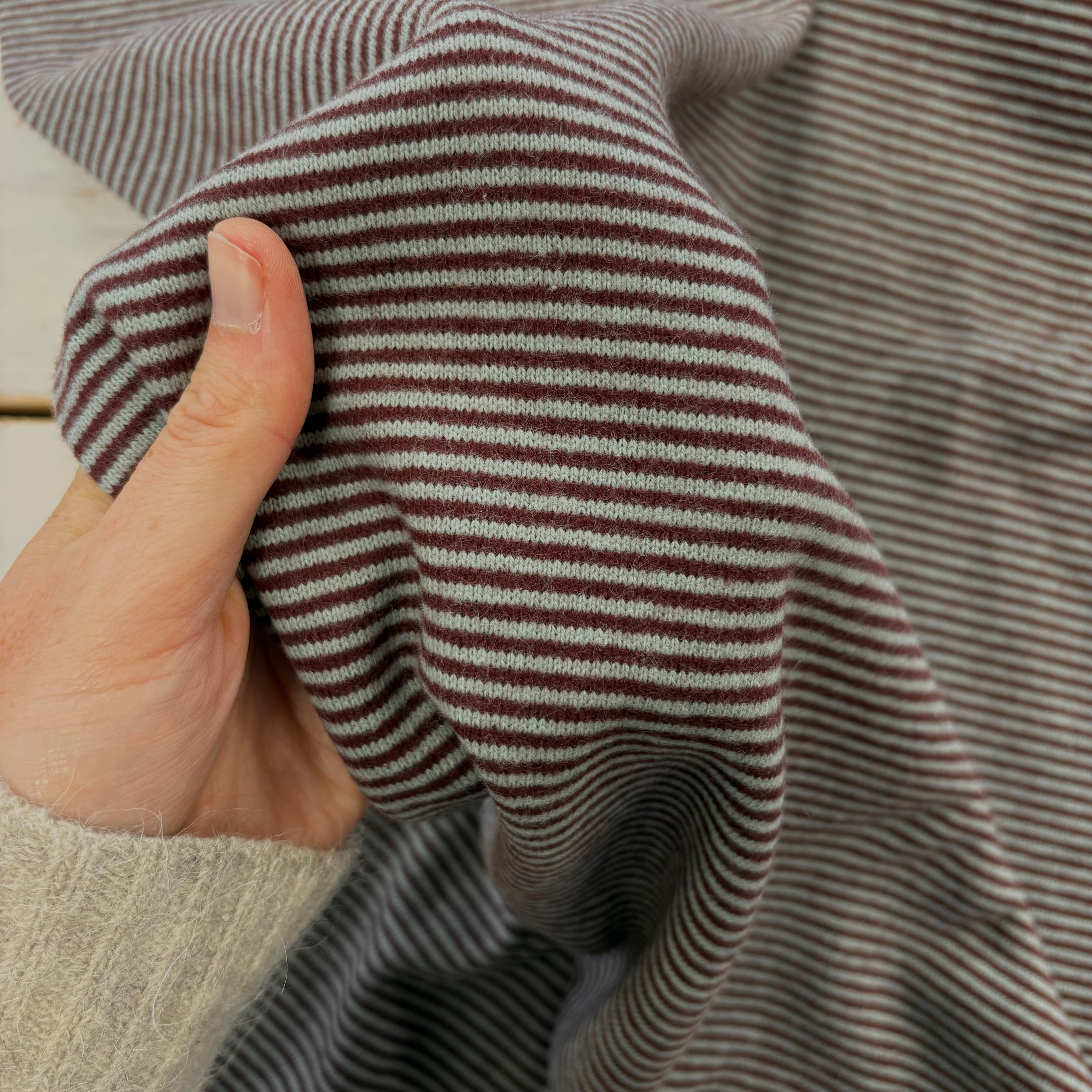 T580 Brushed Stripe Jersey Knit Burgundy Silver Fabric Scale