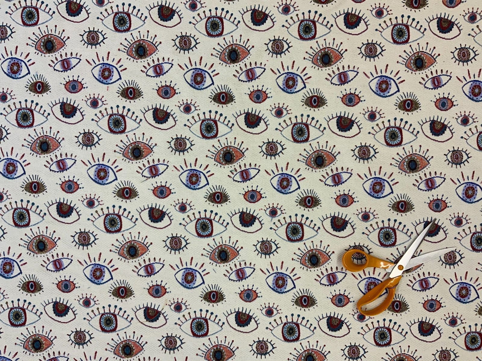 H290 Cyclopes Tapestry Ivory/ Multi