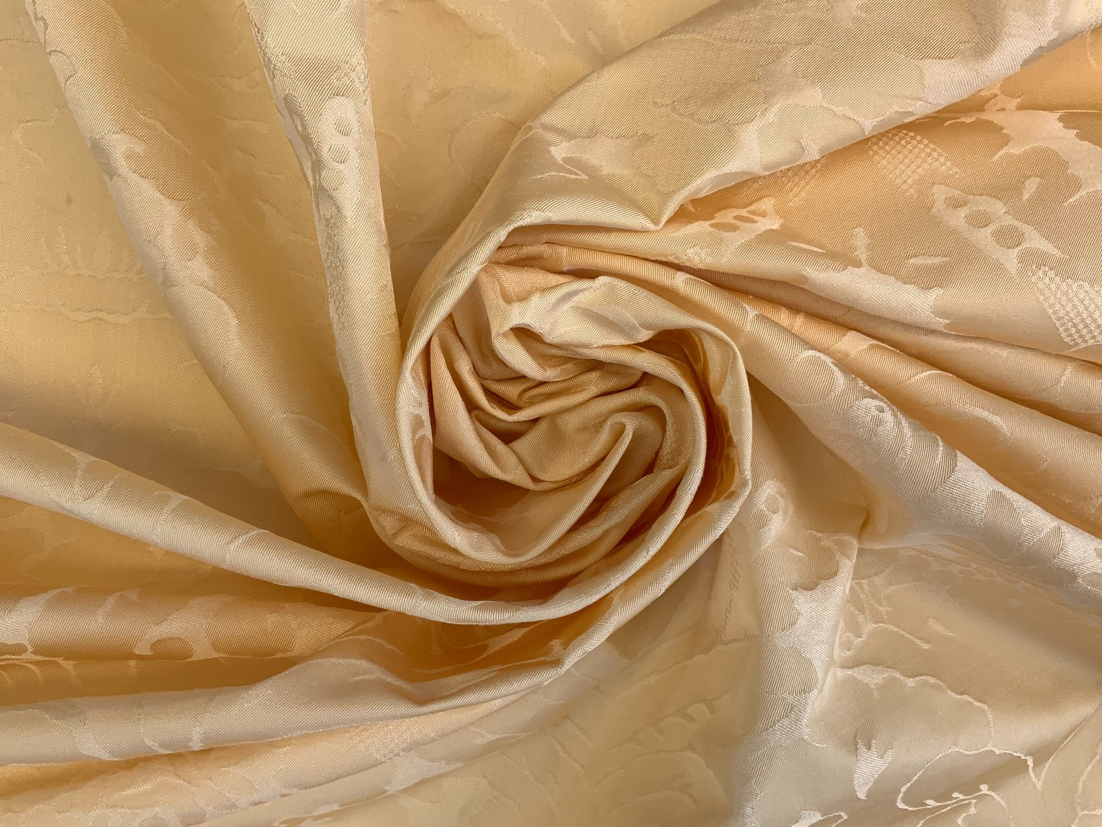 Dutch Damask Cream T458