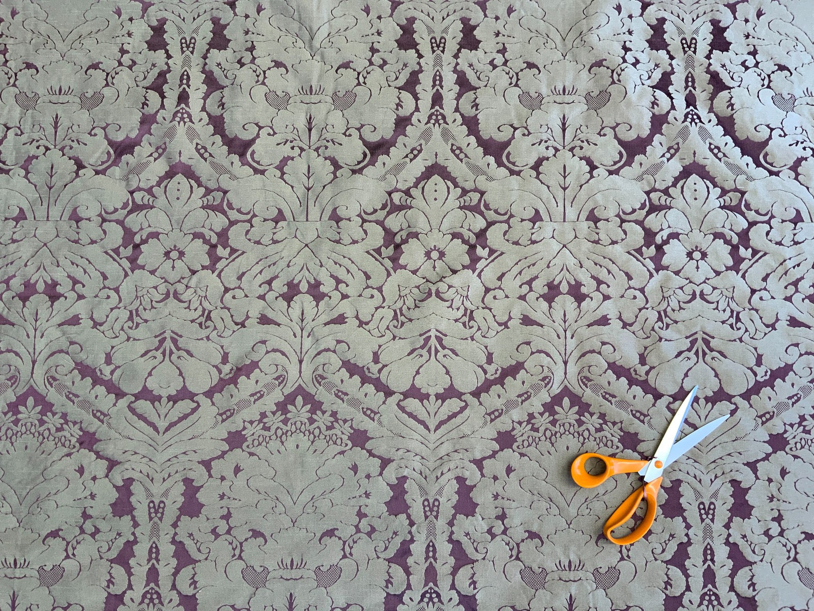 Dutch Damask Plum Gold T455