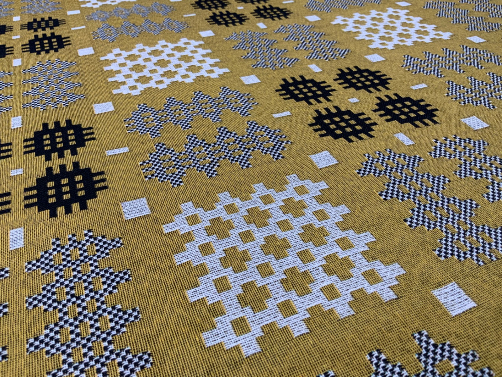 S227 Welsh Blanket Tapestry Antique