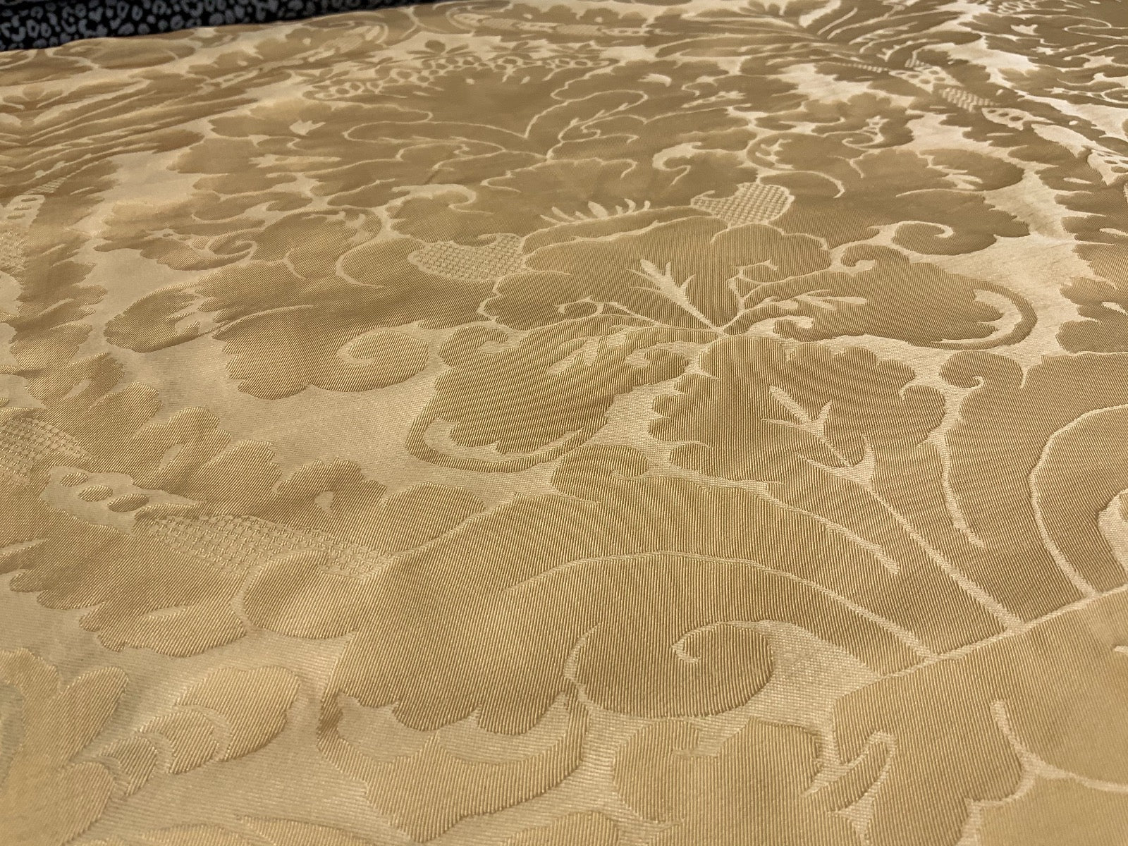 Dutch Damask Cream T458