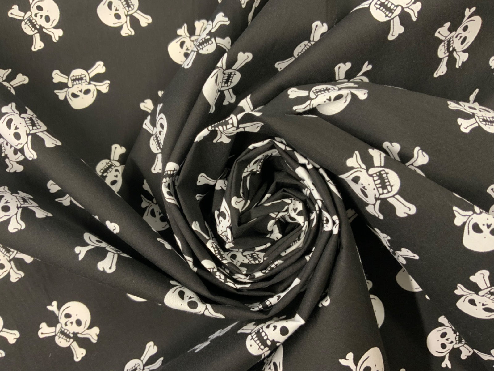 C713 Skull and Cross Bones Poly Cotton