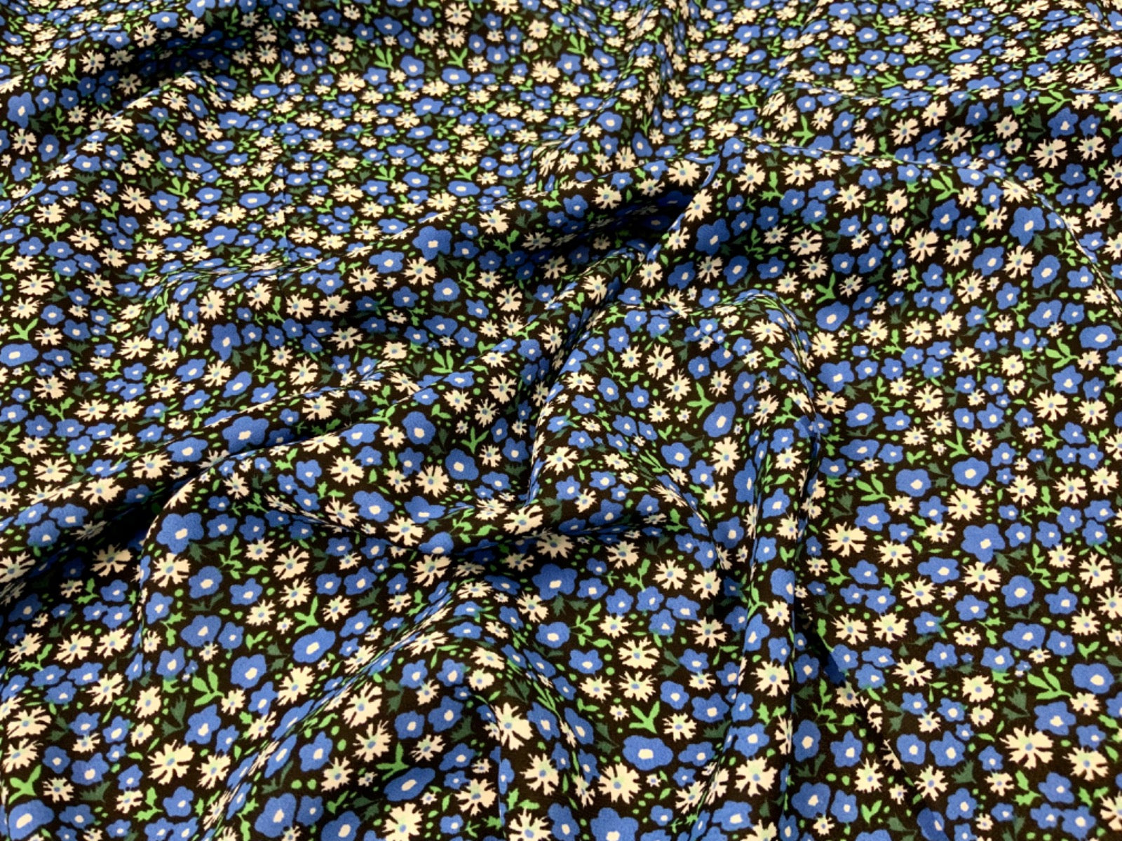 F326 Woodland Flowers Blue