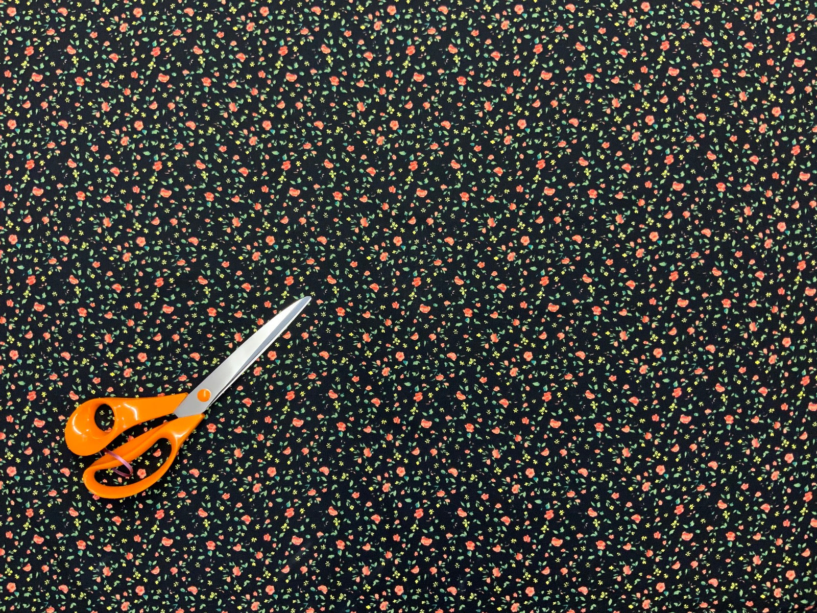 I358 Ditsy Floral Soft Drape