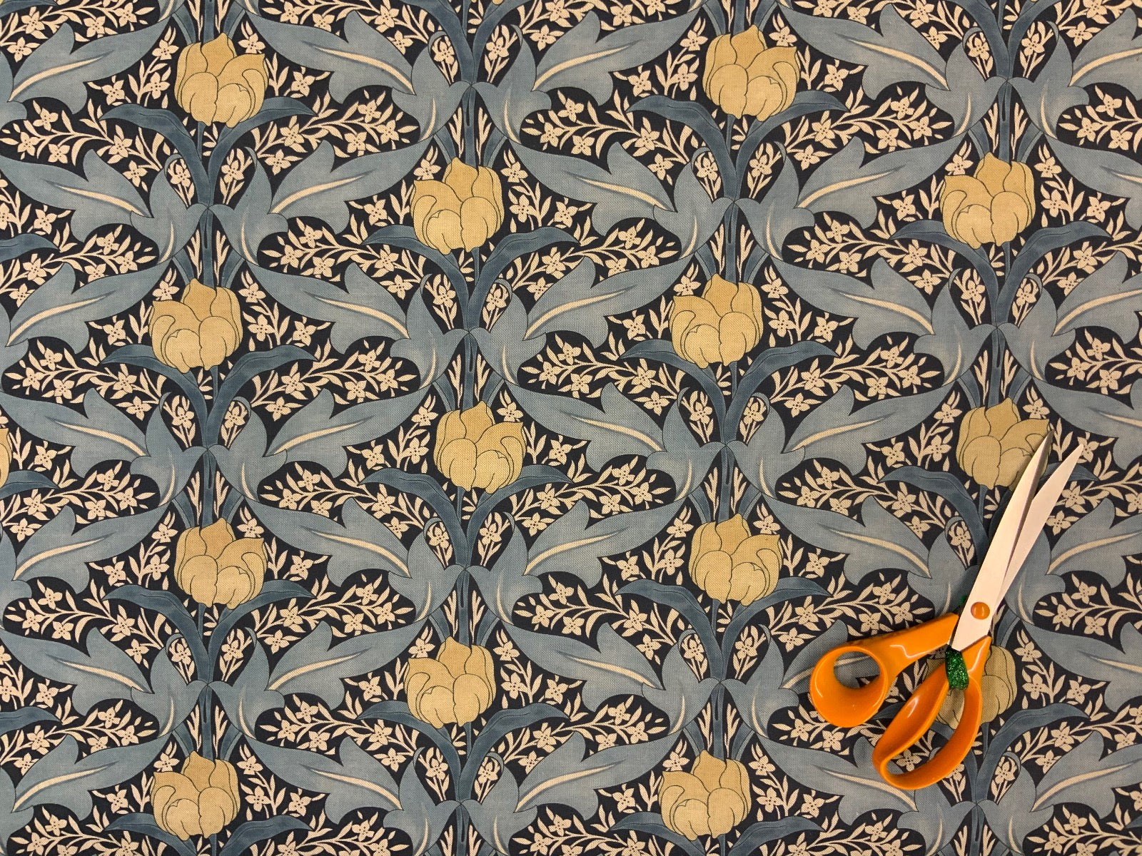 S158 Deco Tulips Indigo Corn