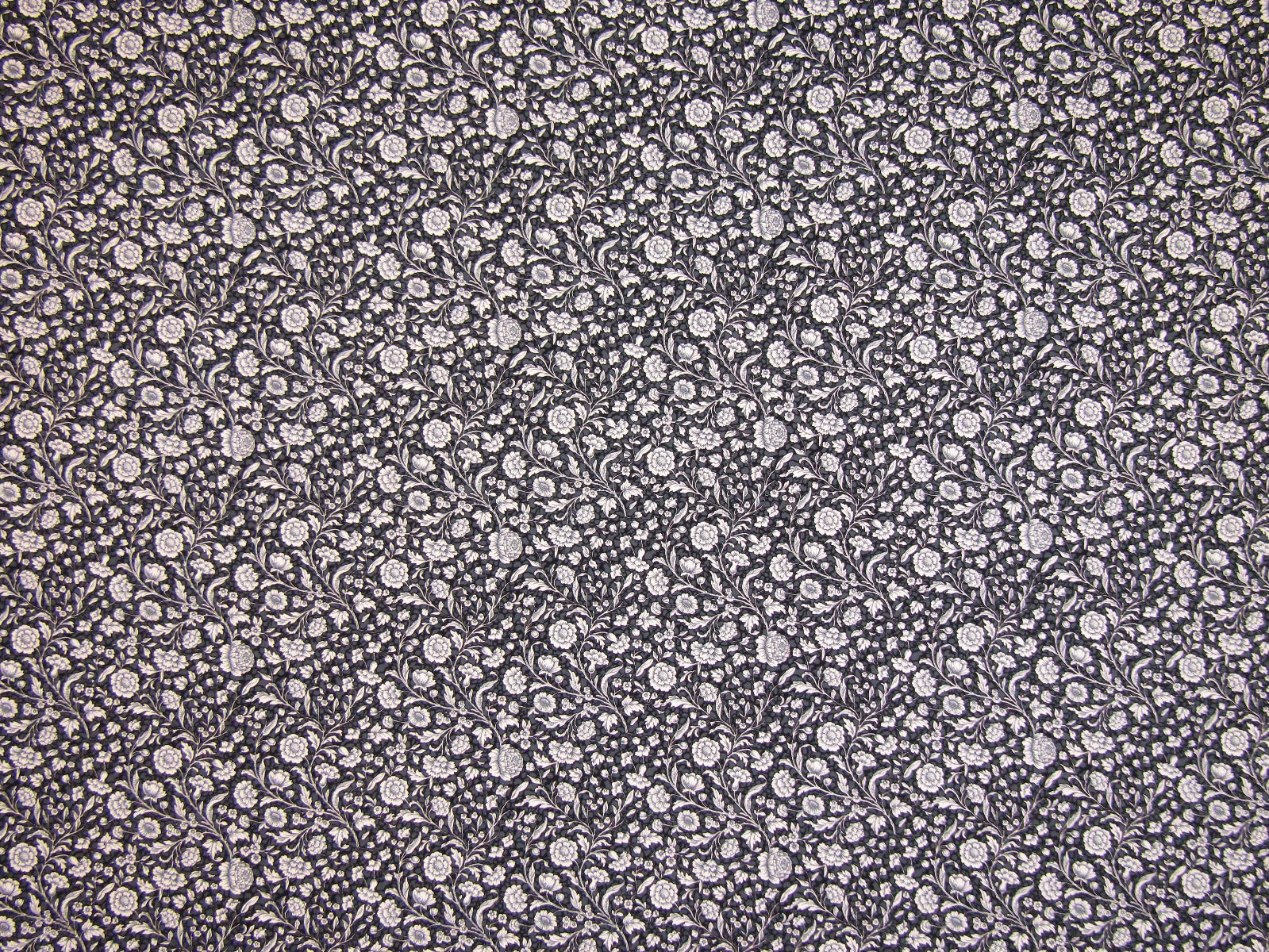 Art Nouveau Cotton Poplin Flower Noir C432