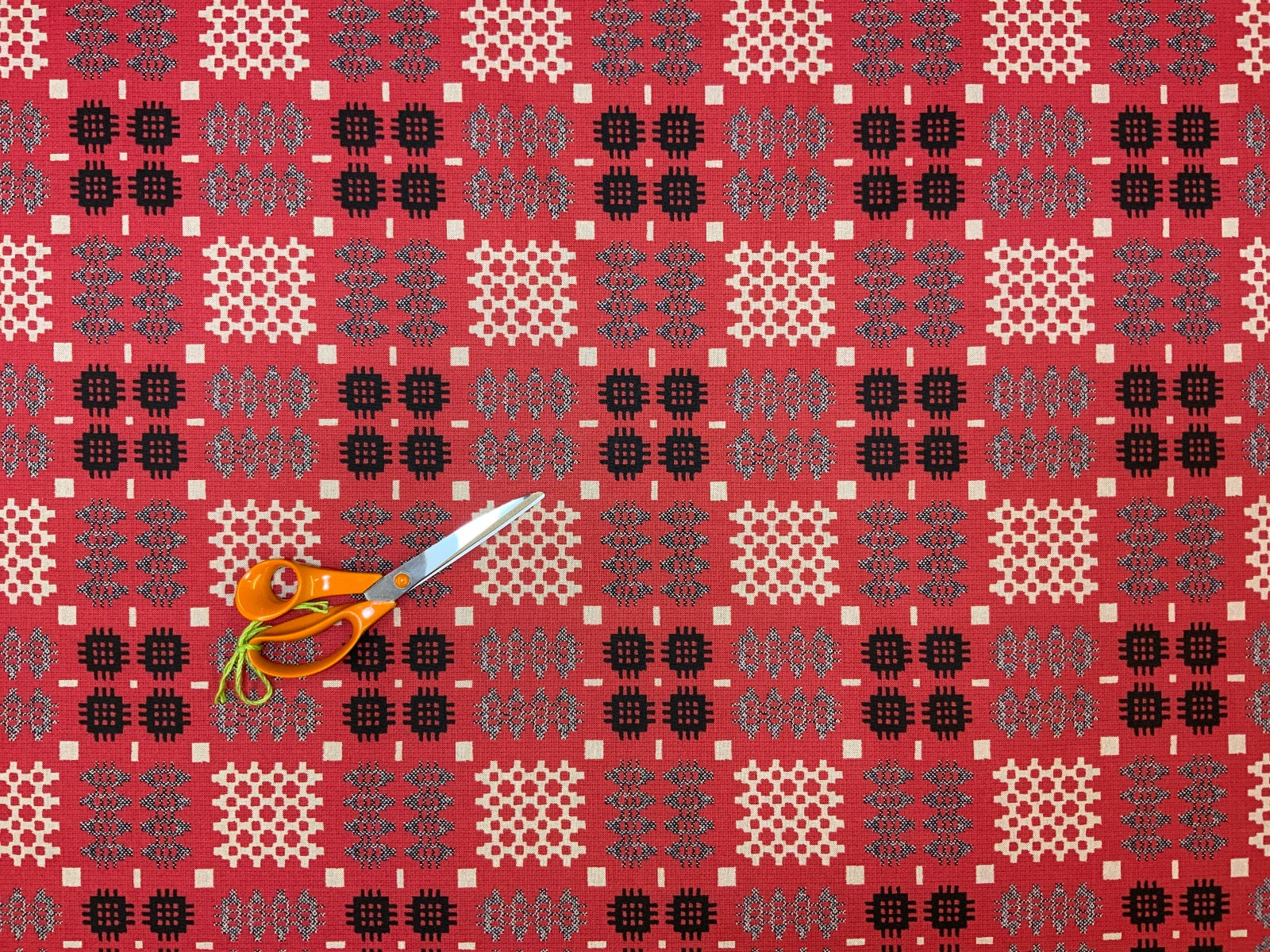 S65 Linen Look Welsh Blanket Red Print