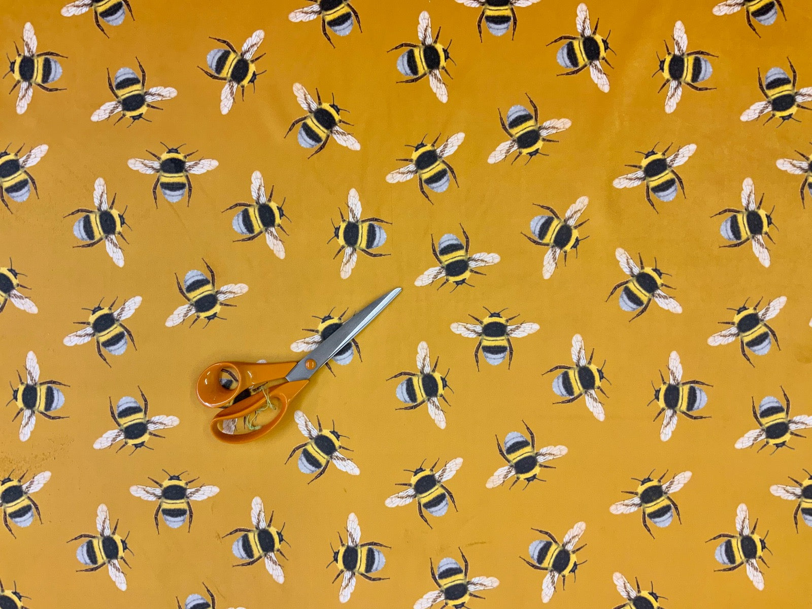 Tex Ex 2552 Bee Swarm Velvet Honey