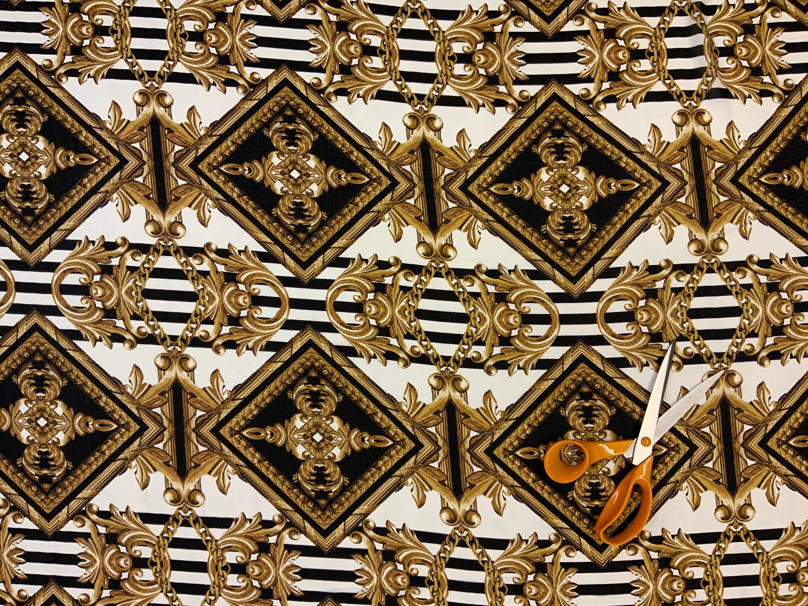 Florence Crepe Black Gold F164