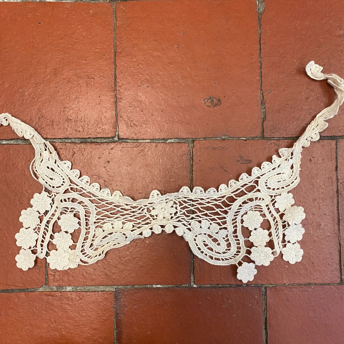 Victorian Guipure Collar Cappuccino