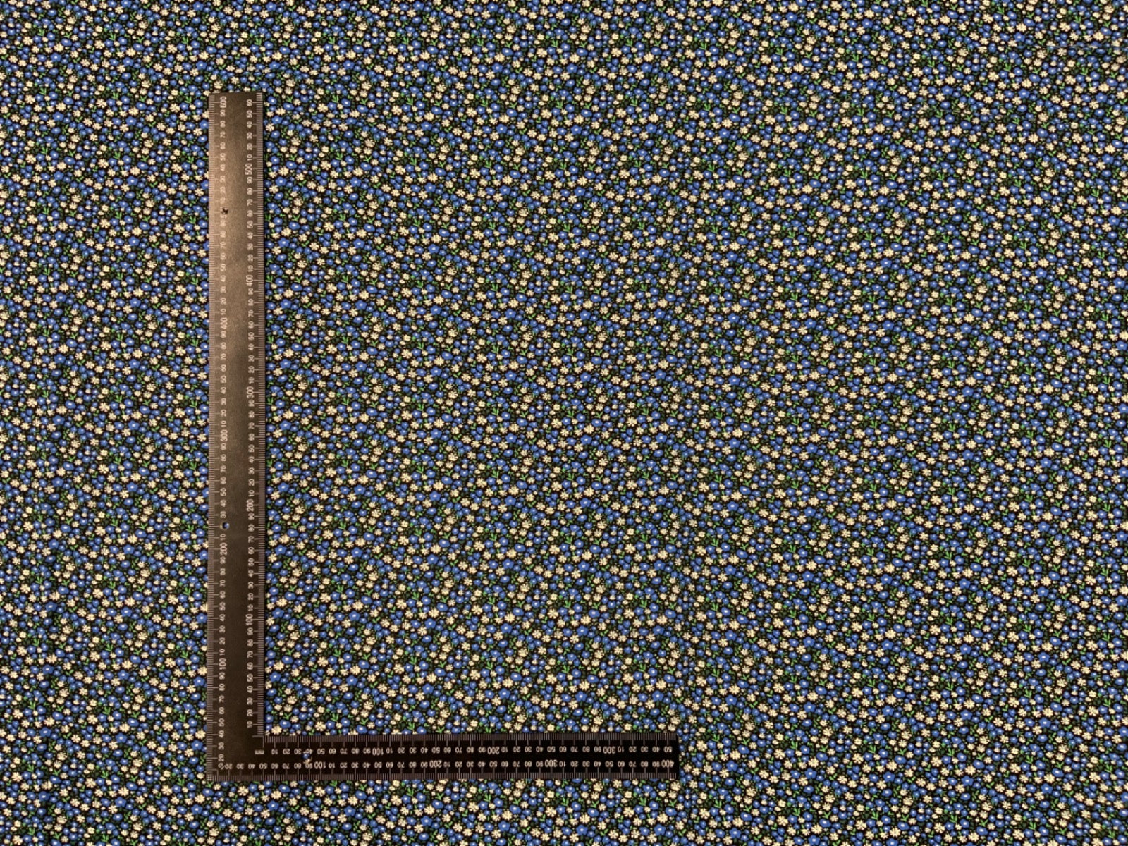 F326 Woodland Flowers Blue