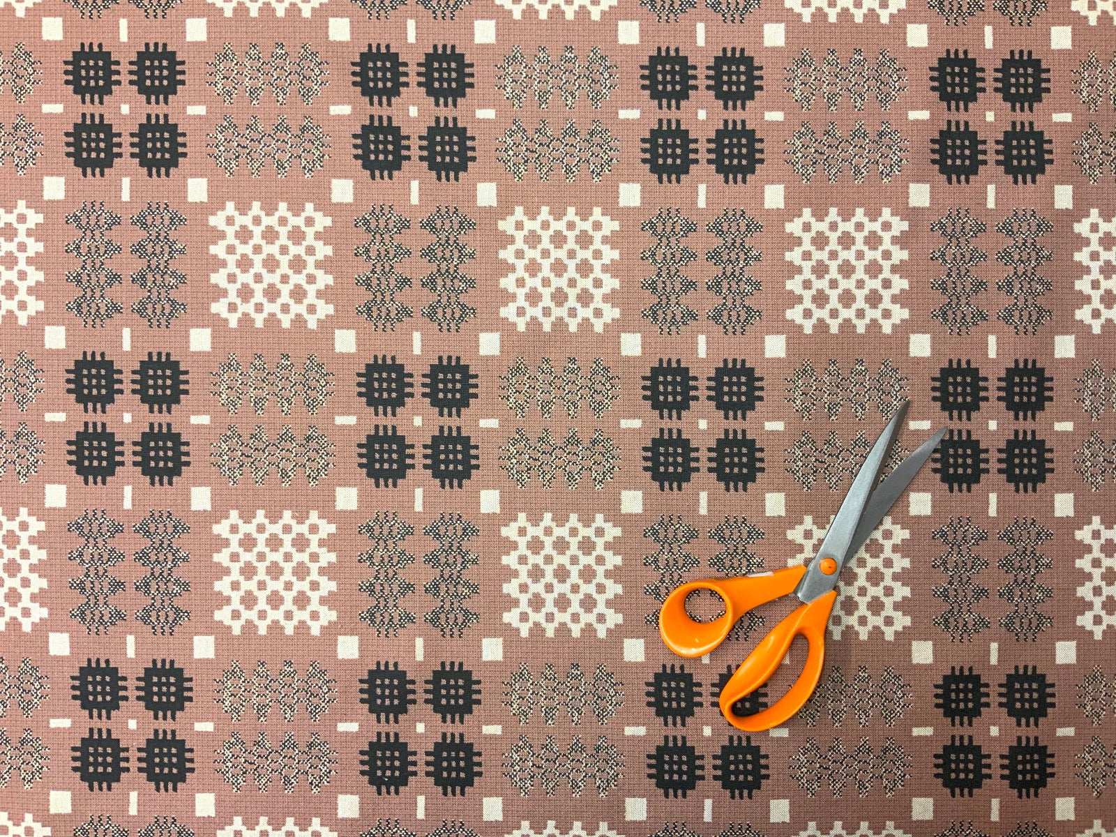 S91 Rose Pink Linen Look Welsh Blanket Print