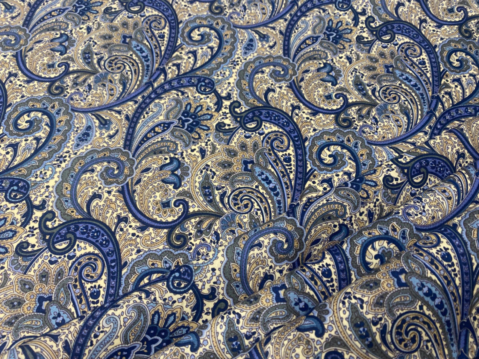 C753 Twisting paisley Cotton Poplin Blue Multi