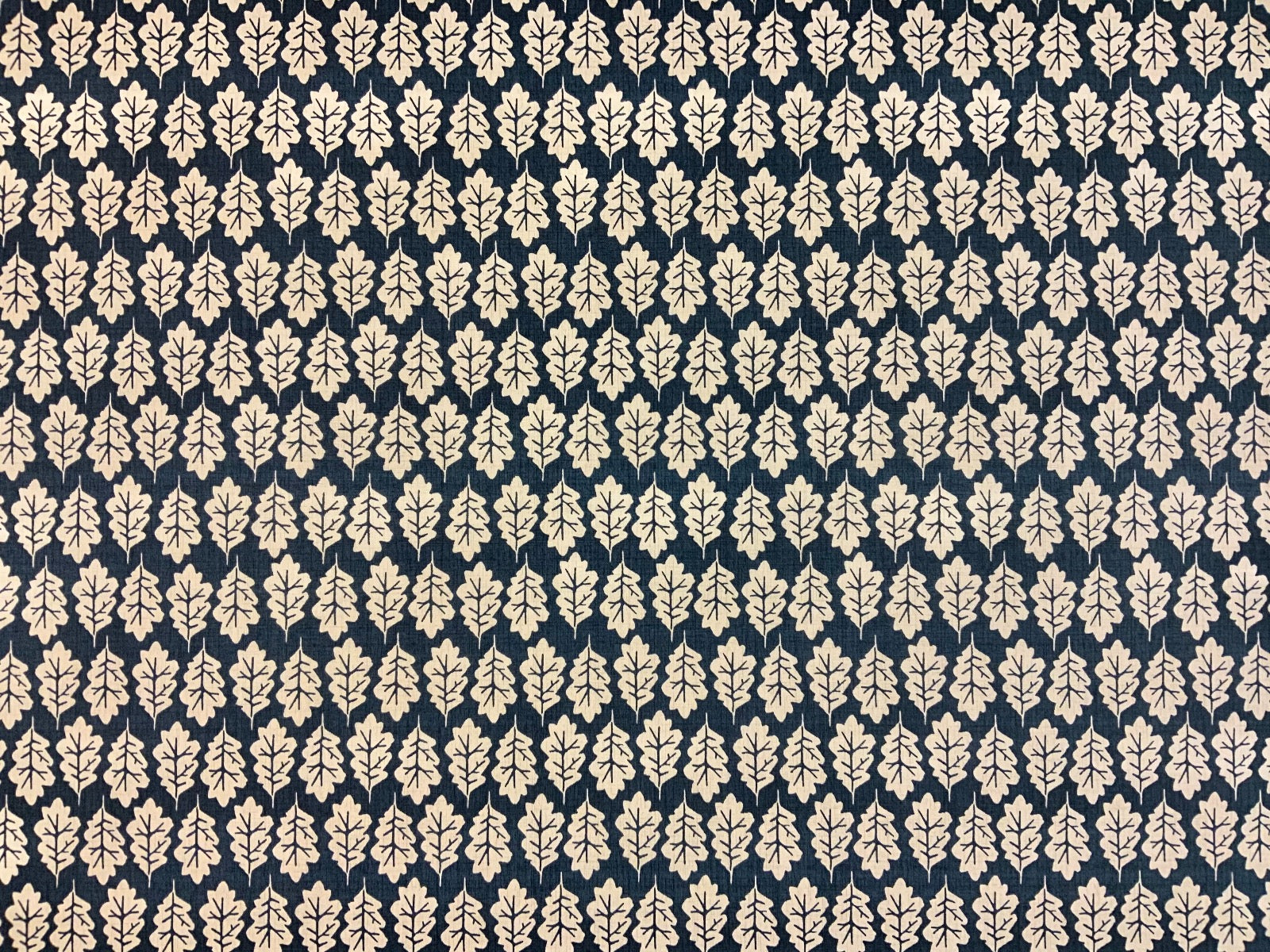 ILiv Oak Leaf Midnight