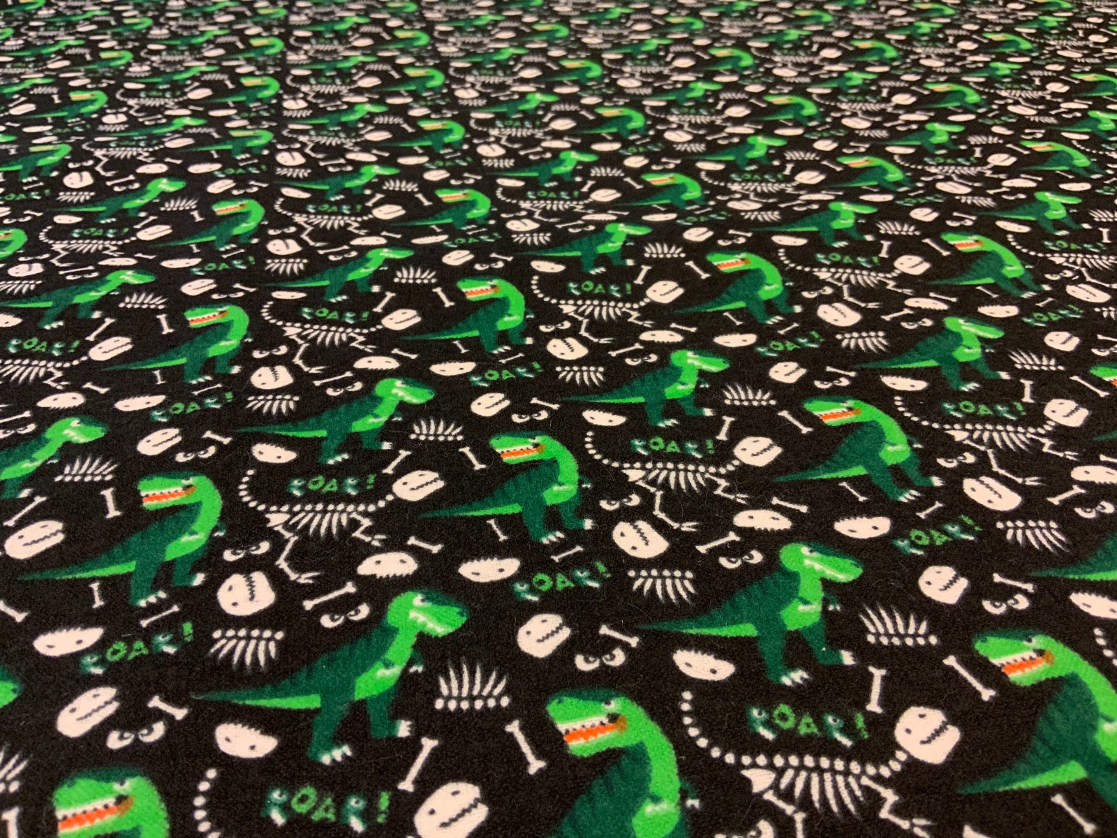 I409 Dino Roar Brushed Cotton Flannel Black