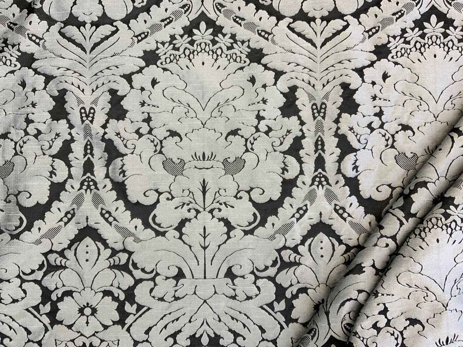 Dutch Damask Black Pewter T457