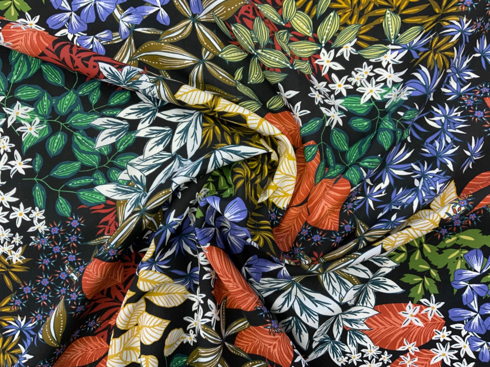 H325 Fallen Flowers Noir