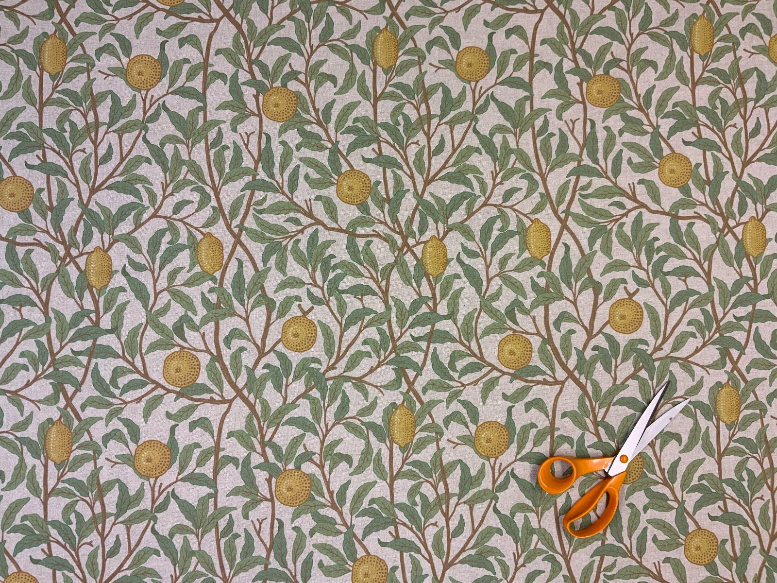 E188 Lucite Lemon Citrus