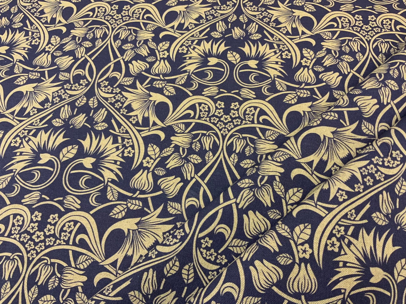 S163 Trailing Thistle Midnight