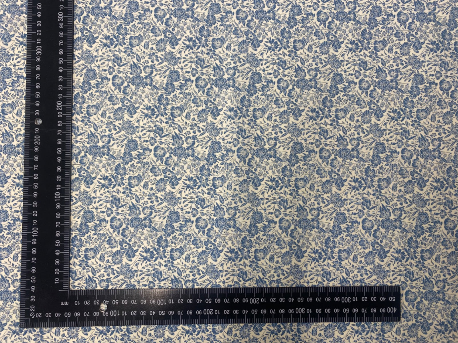 C756 Marys Garden Cotton Poplin Ivory, Blue