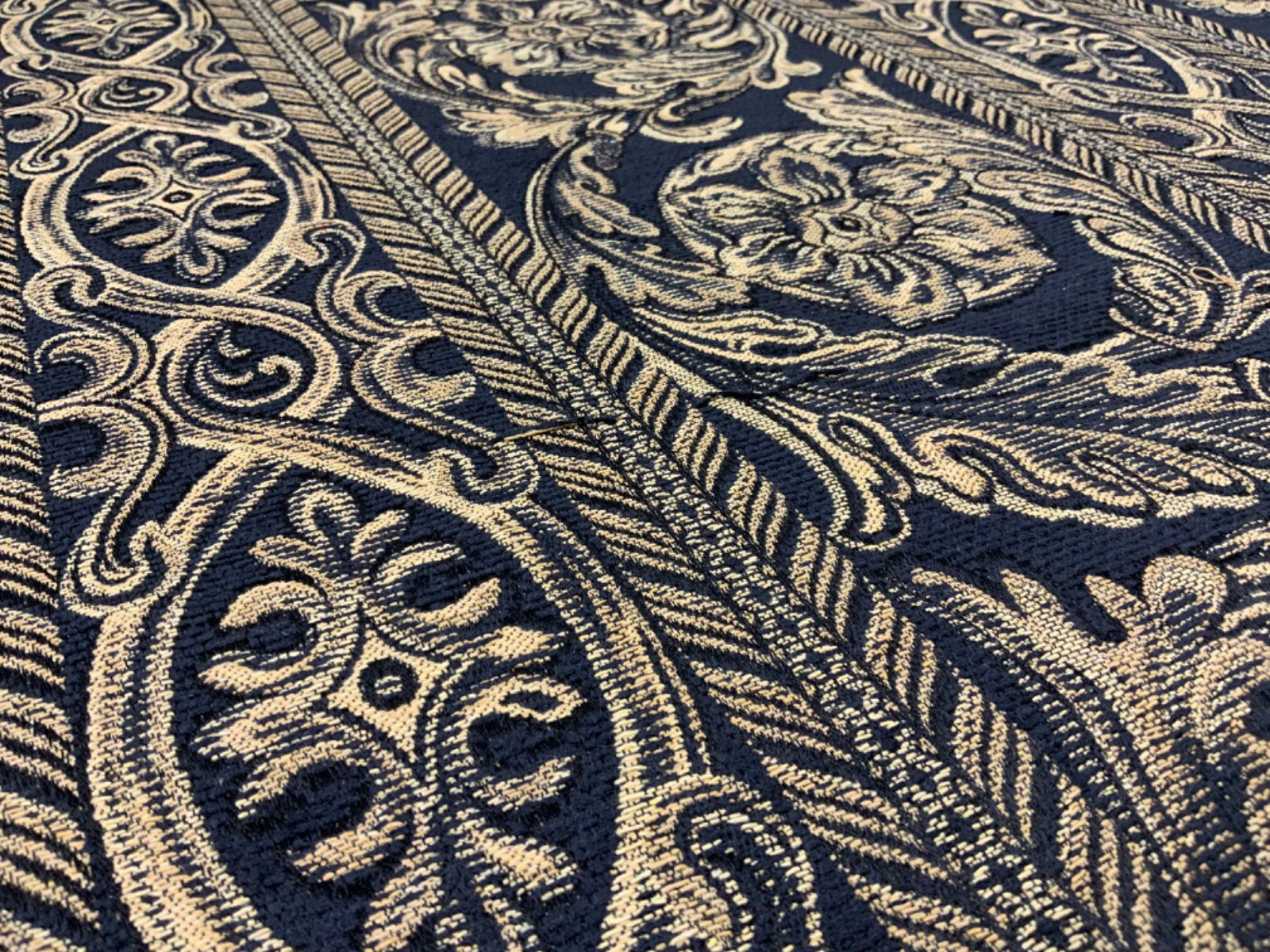 Tex Ex 2671 FR Chenille Floral Chain Tapestry