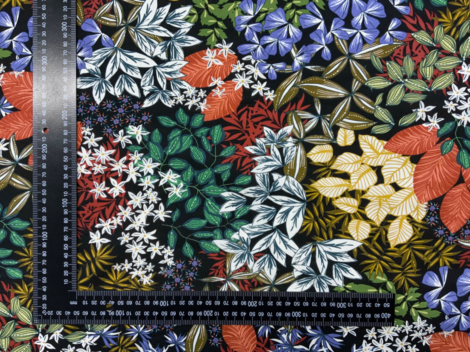 H325 Fallen Flowers Noir