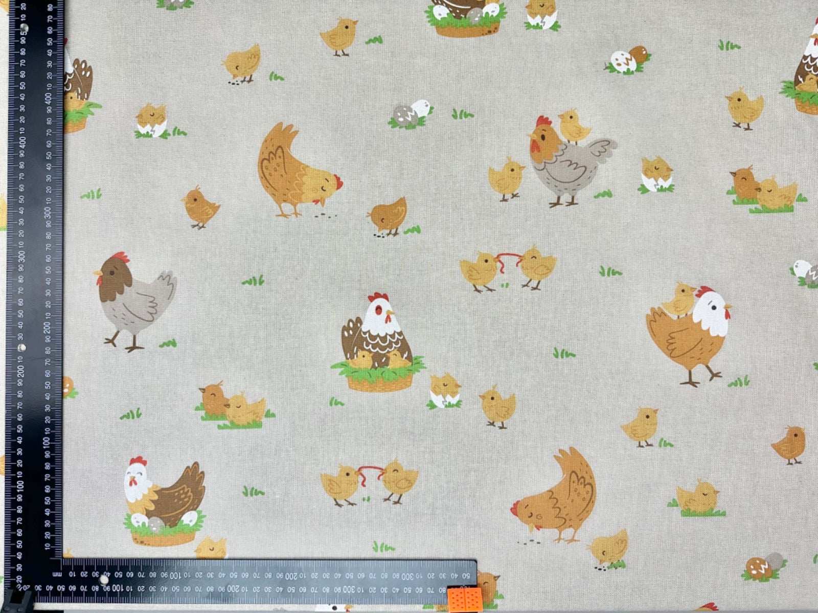 T515 Happy Chicken Family Linen