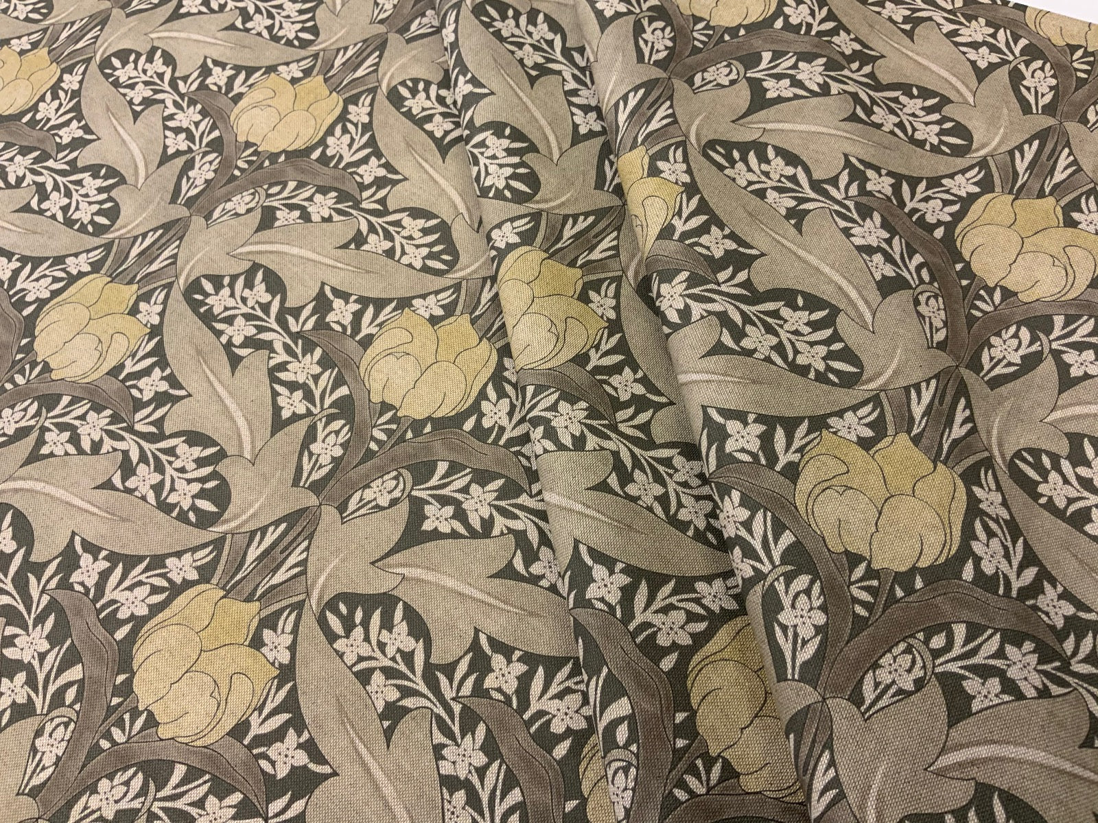 S159 Deco Tulips Linen Taupe