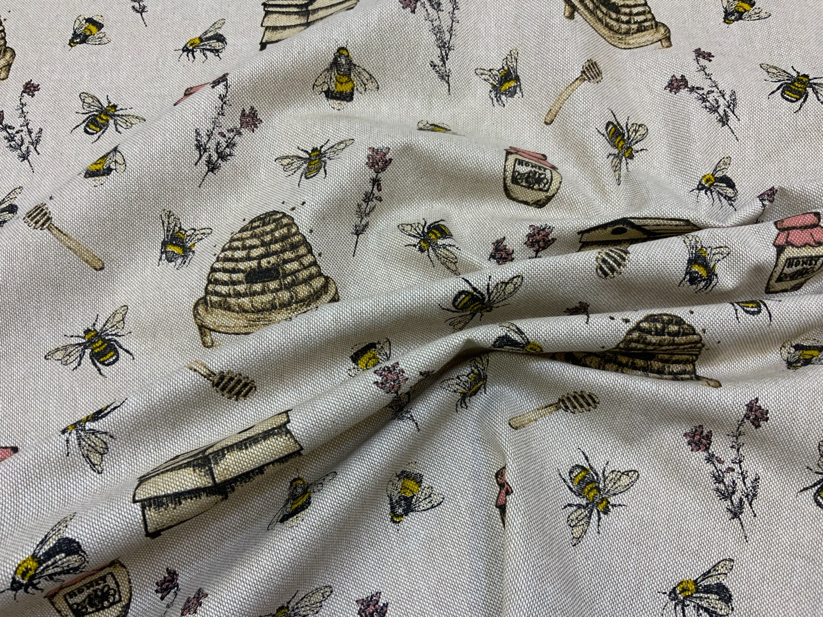 T376 Bee Hives Honey Pots Linen