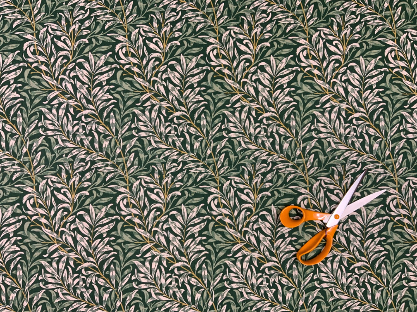 T467 Trailing Willow Green and Linen