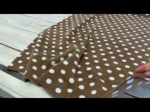 C686 Spotty Fleece Camel