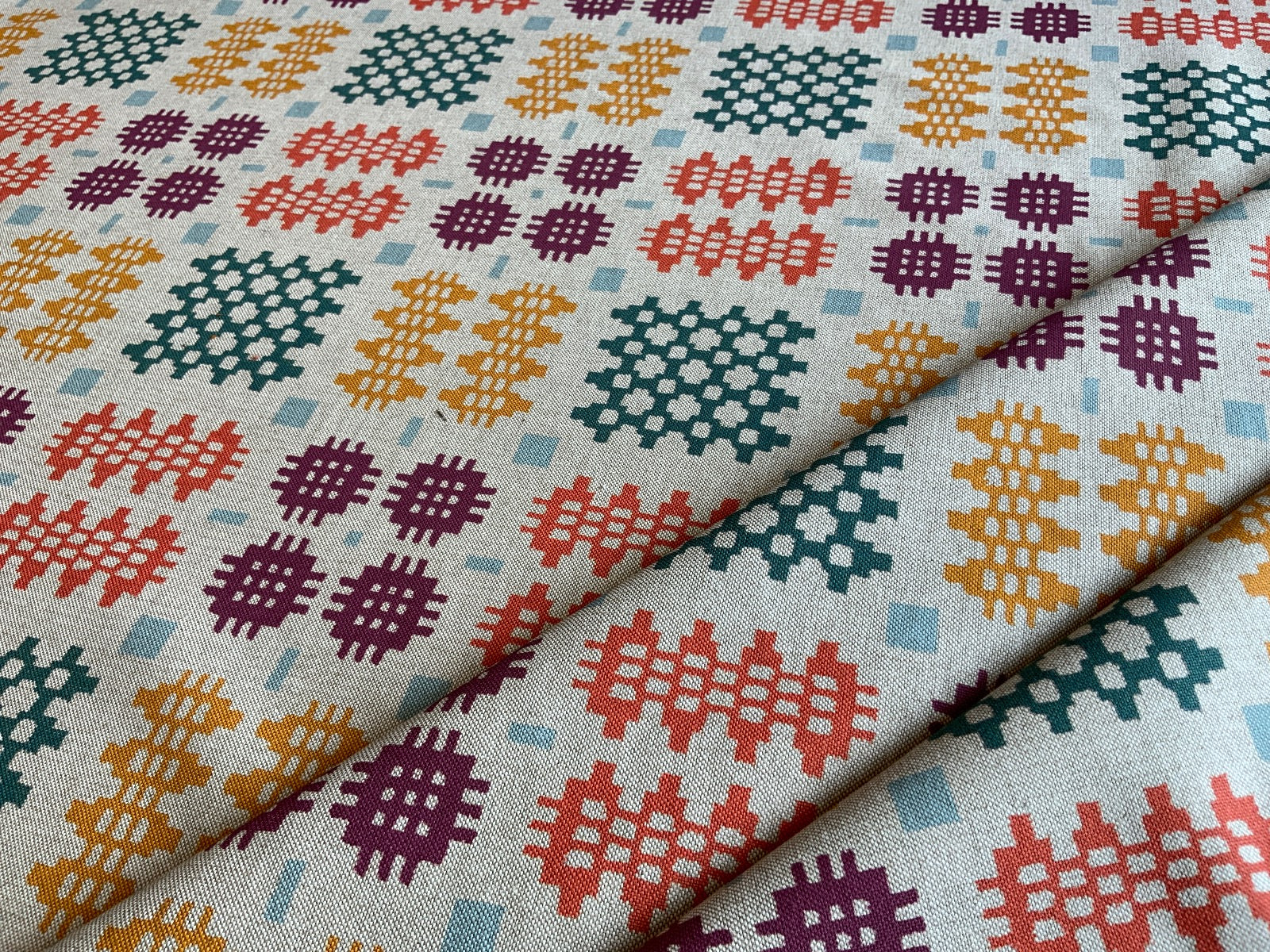 S55 Linen Look Welsh Blanket Multi Print