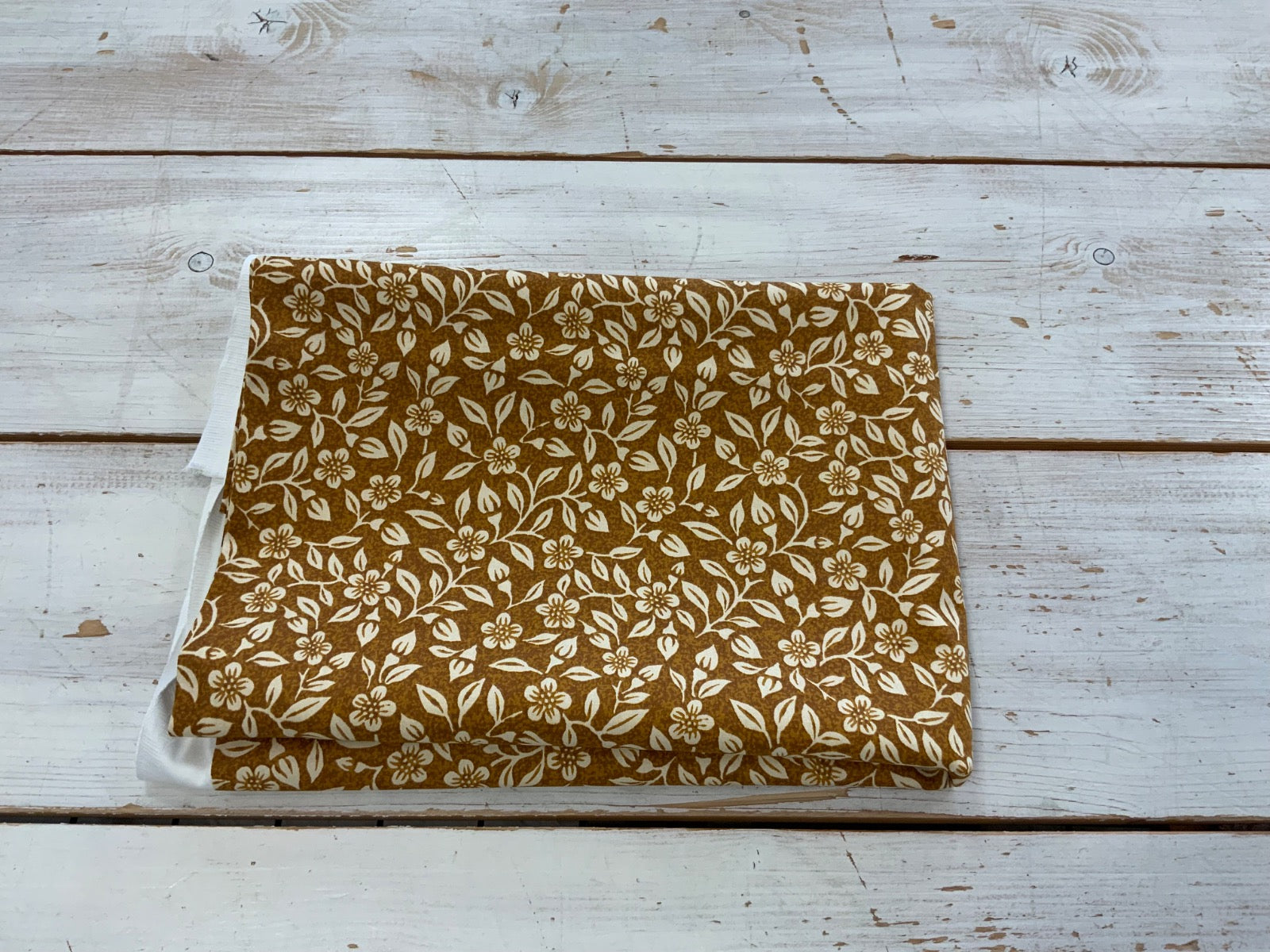 RE3978  1.2m dinky flower cotton (140cm wide)