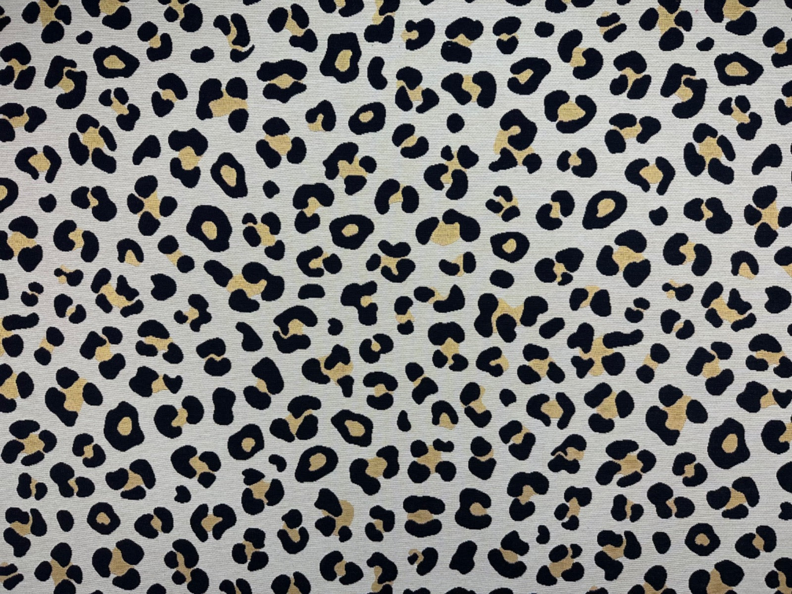 T551 Leopard Spots Tapestry