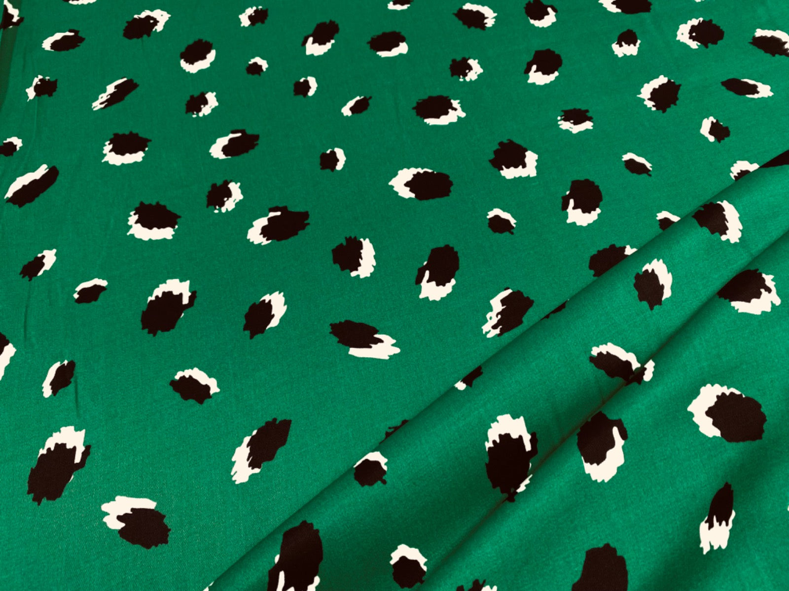 B378 Viscose Satin Leopard Green