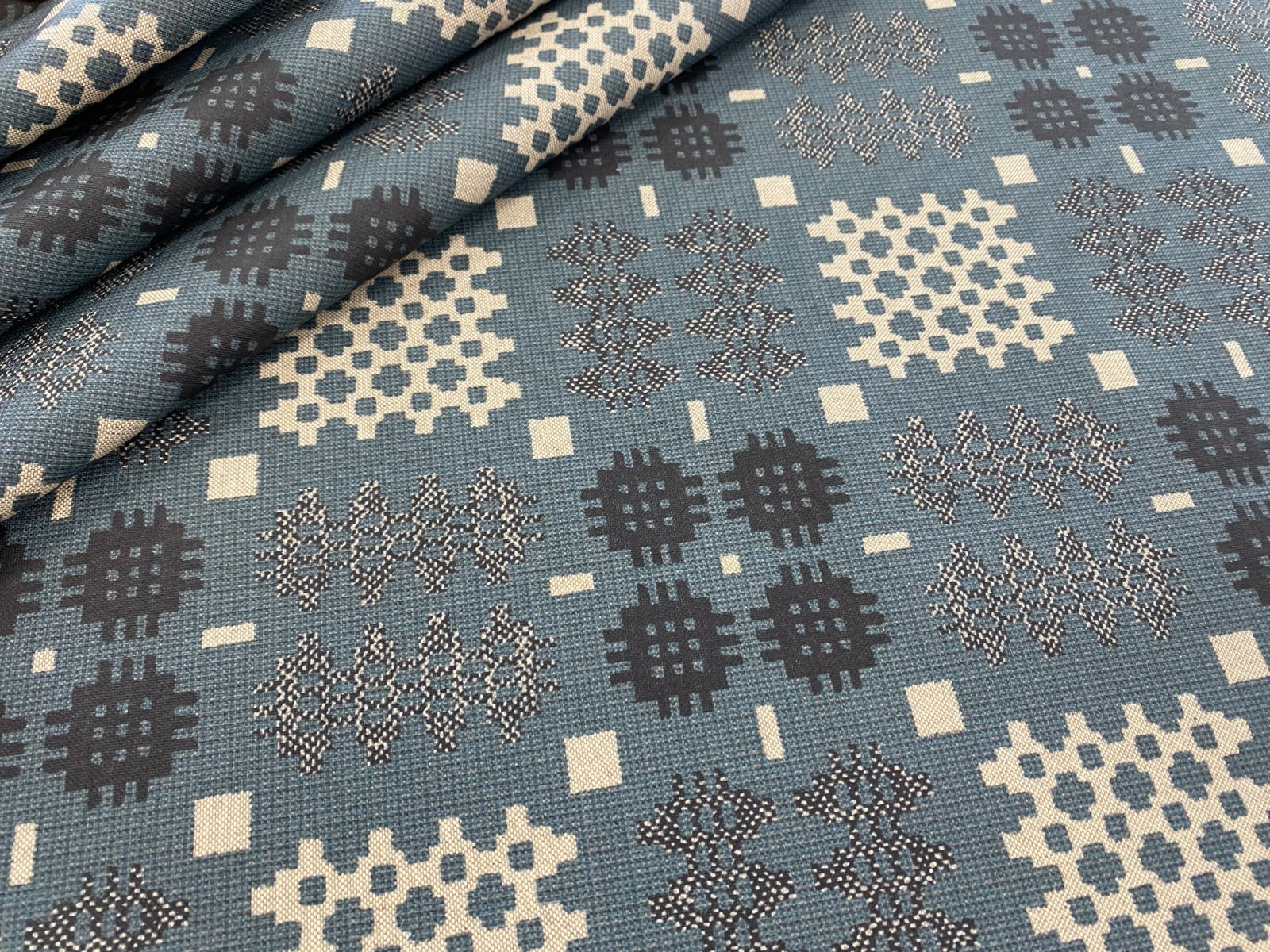S39 Welsh Blanket Oilcloth Blue