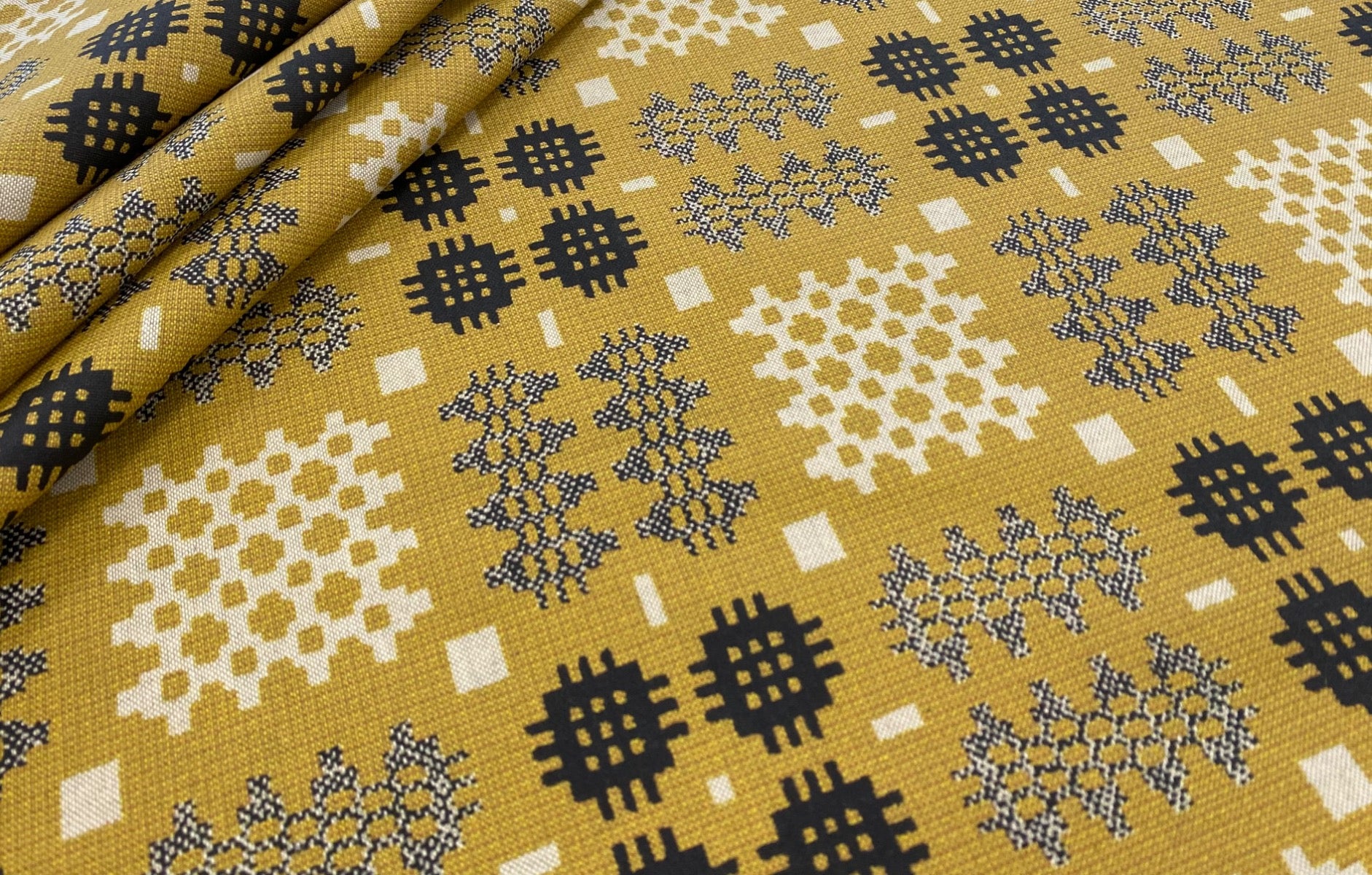 S40 Welsh Blanket Oilcloth Gold