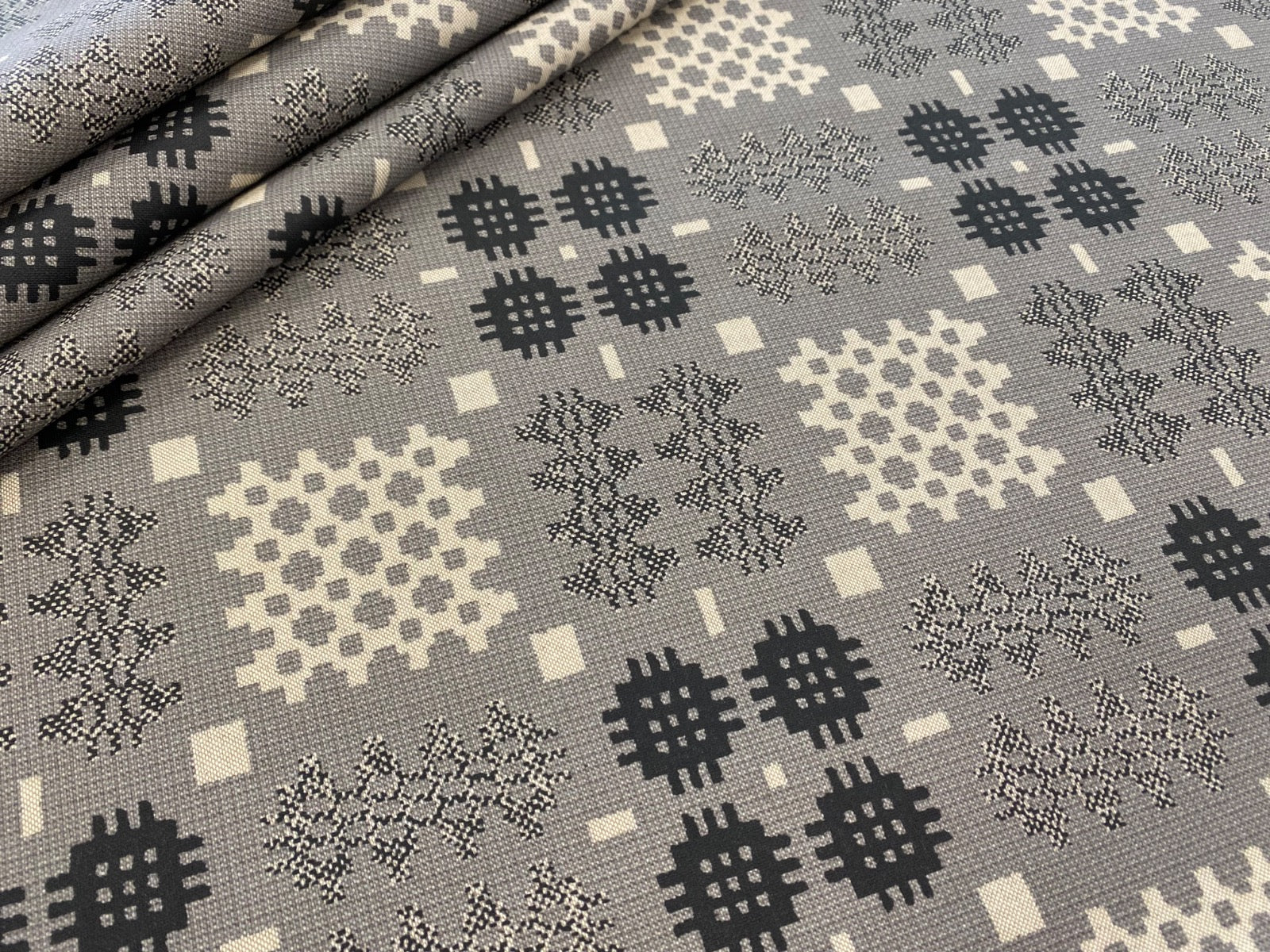 S75 Welsh Blanket Oilcloth Grey